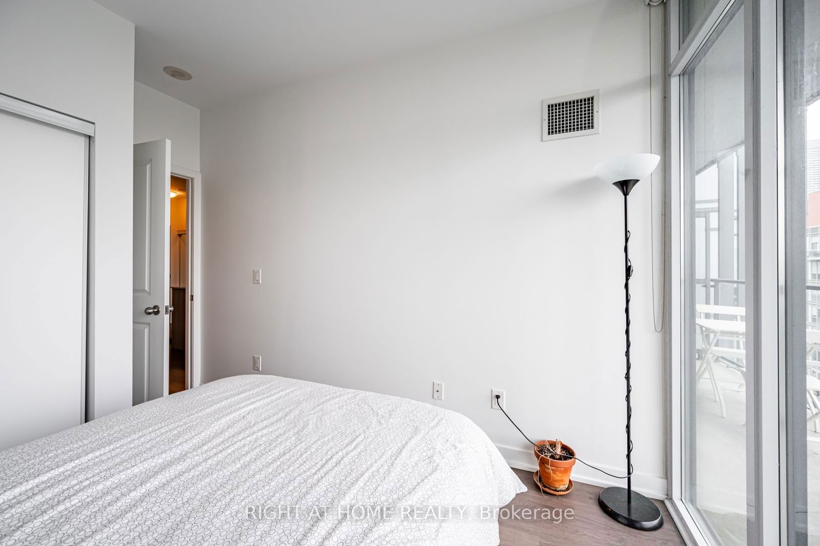 105 George St, unit 1415 for rent