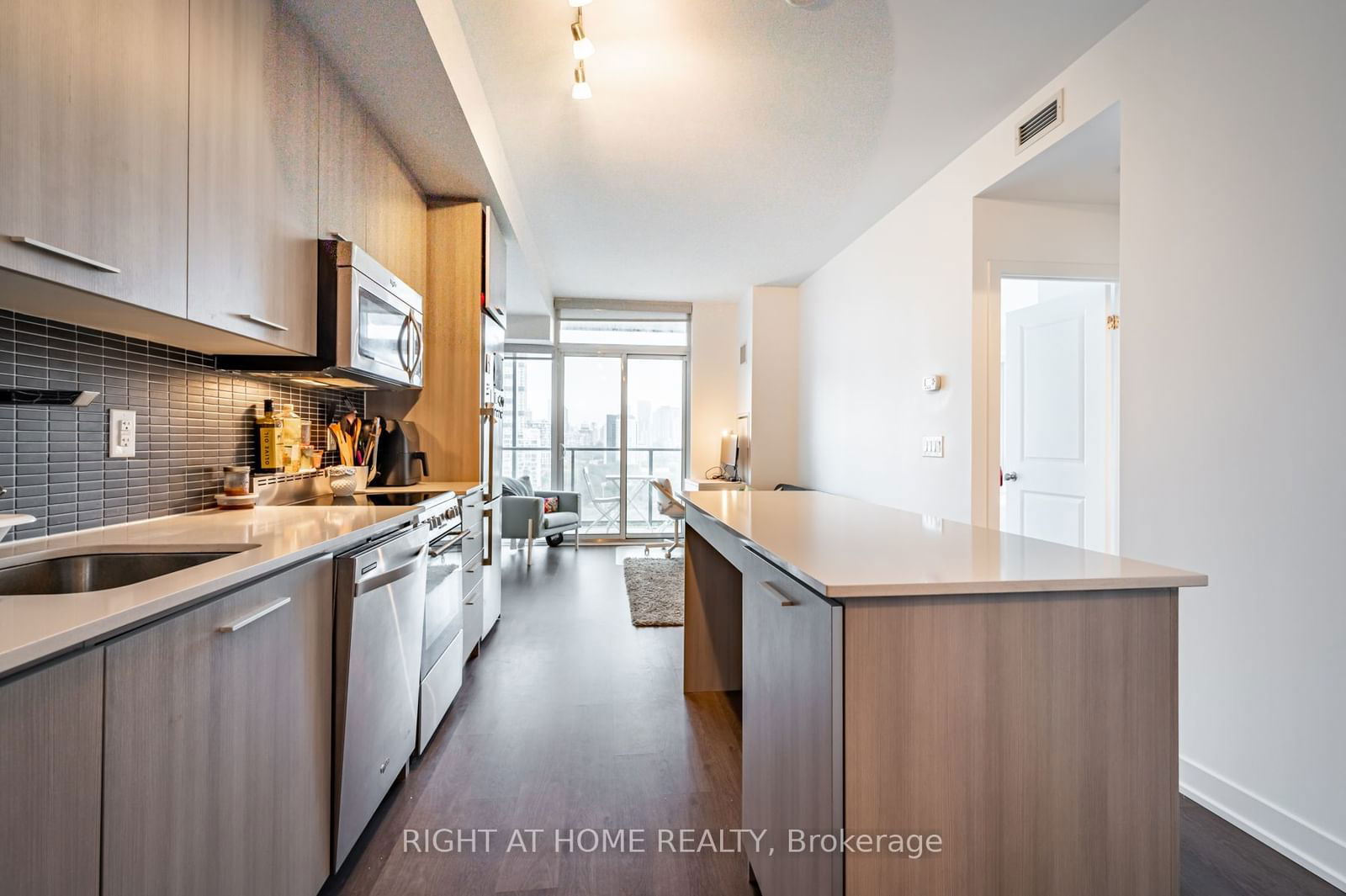 105 George St, unit 1415 for rent