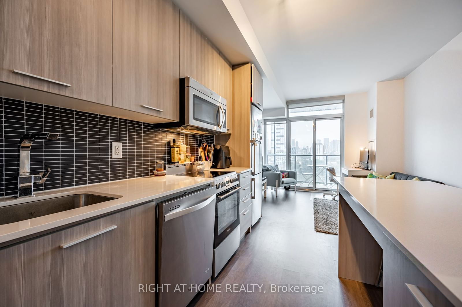 105 George St, unit 1415 for rent