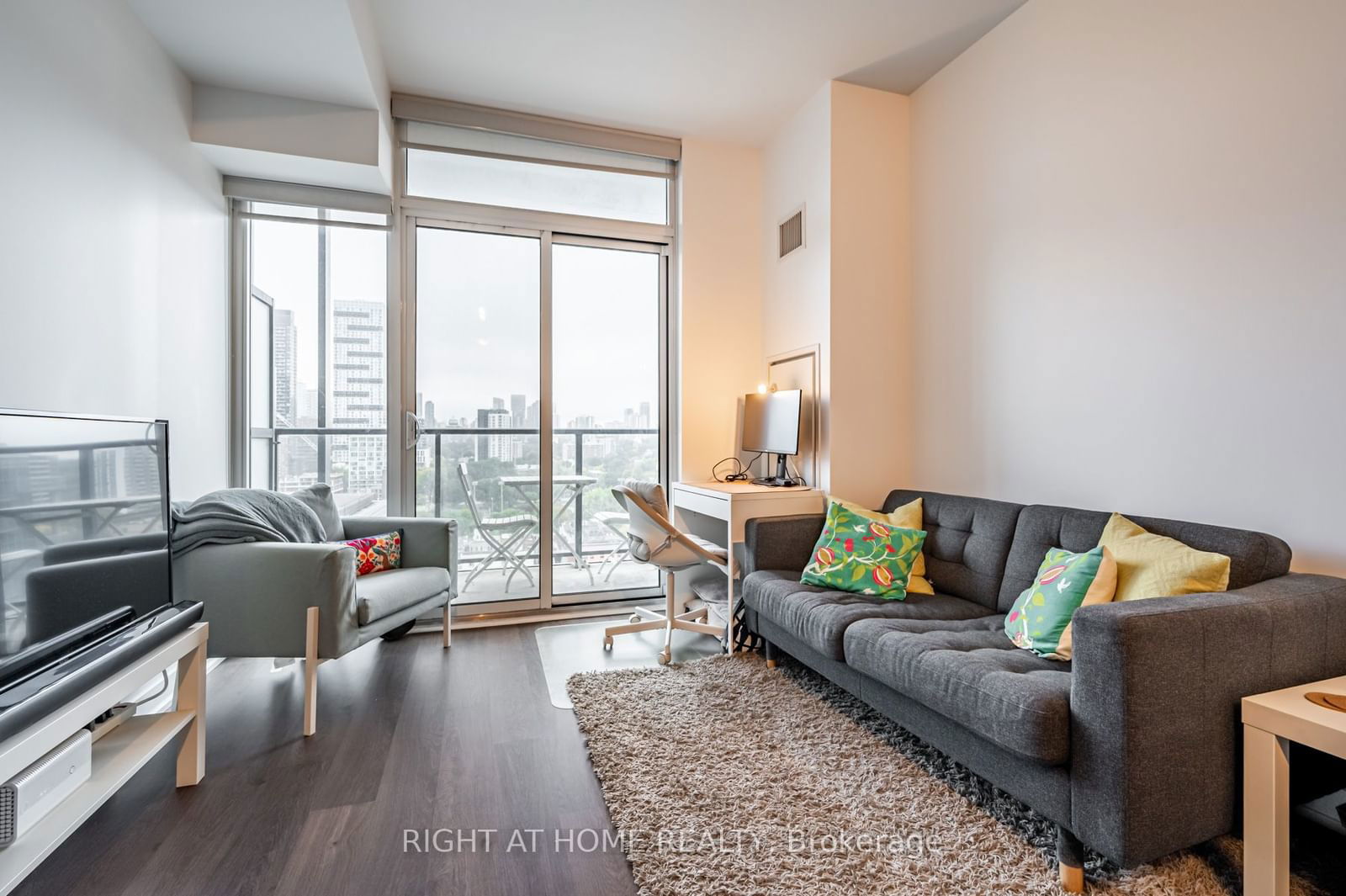 105 George St, unit 1415 for rent