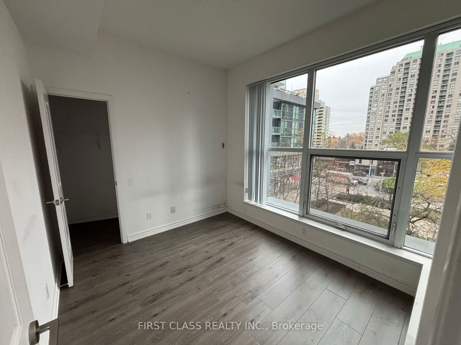 5162 Yonge St, unit 106 for rent