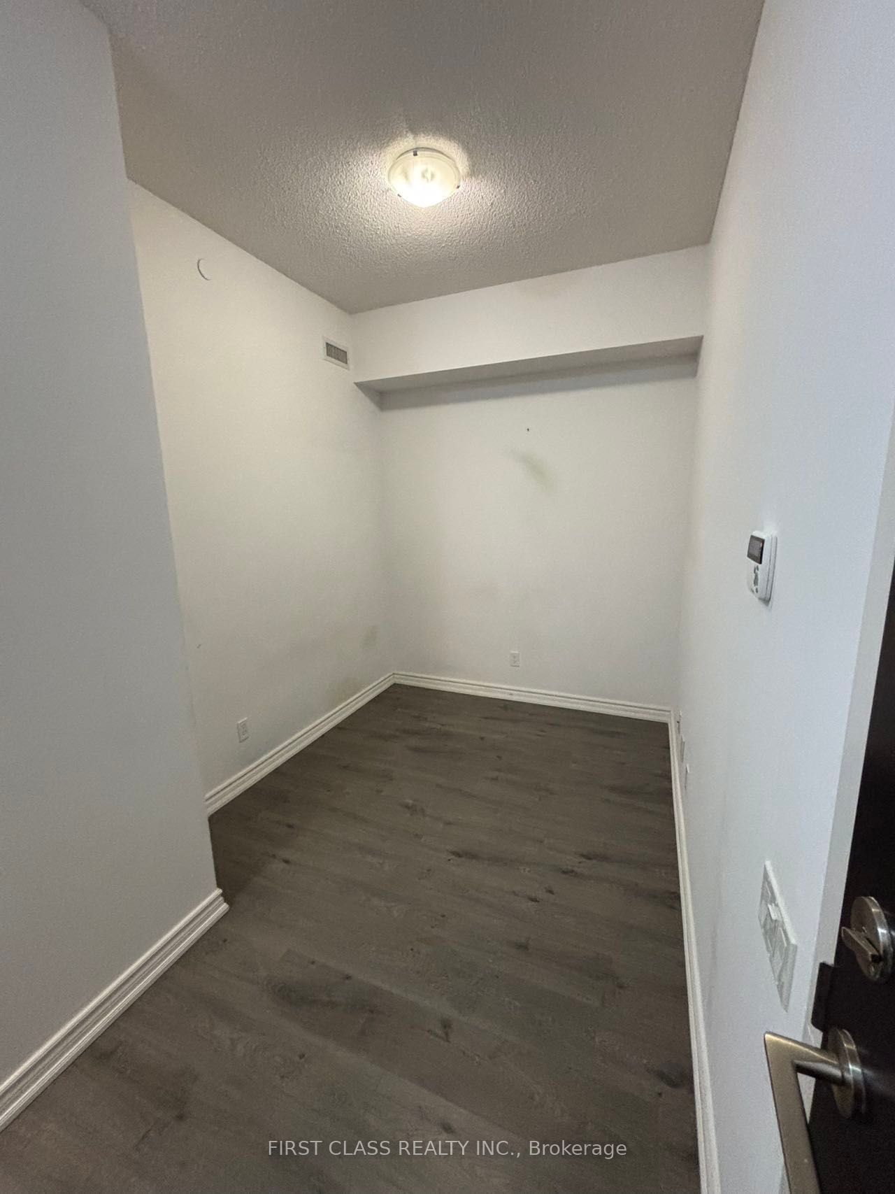 5162 Yonge St, unit 106 for rent