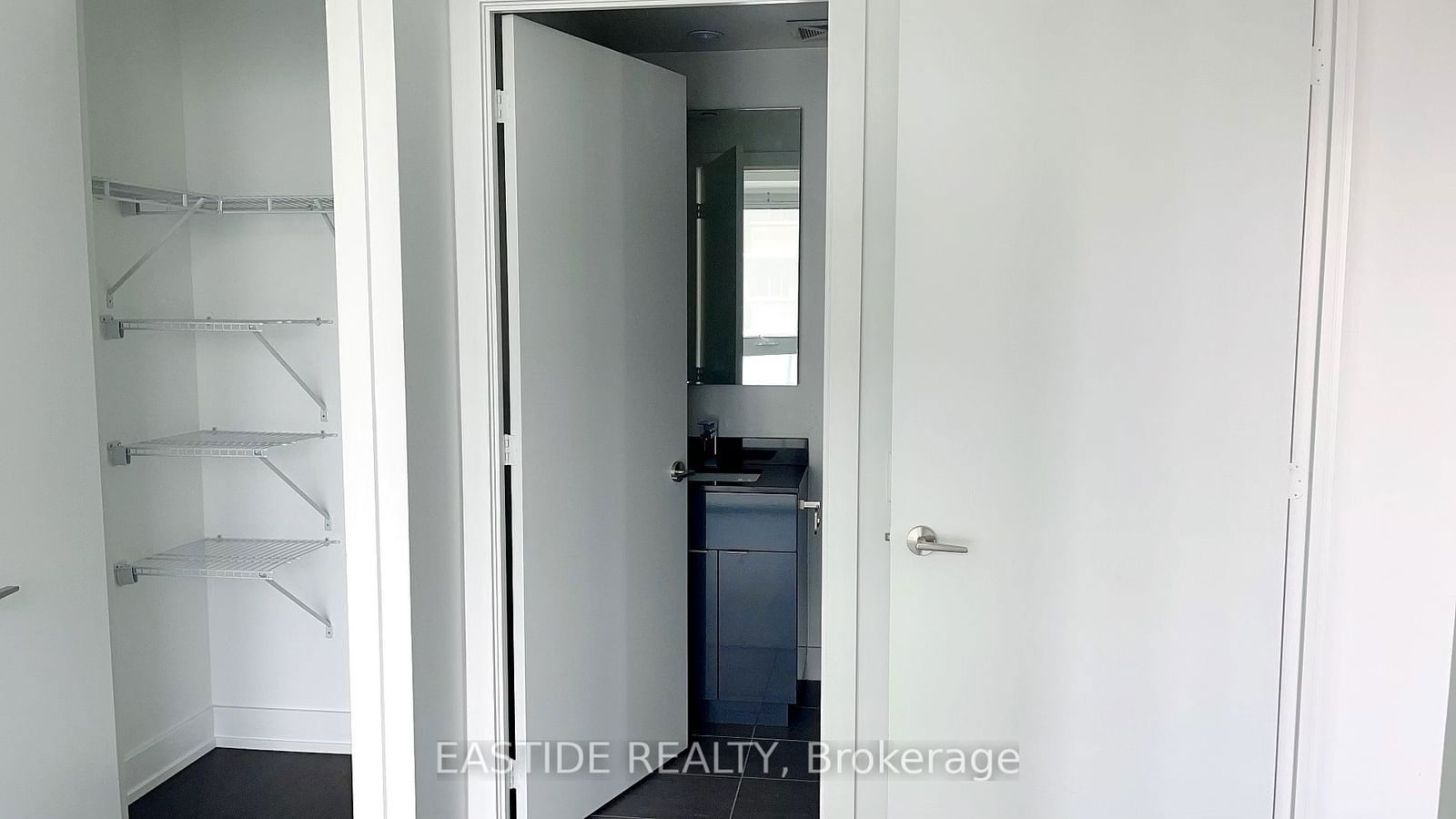 7 Grenville St, unit 1807 for rent