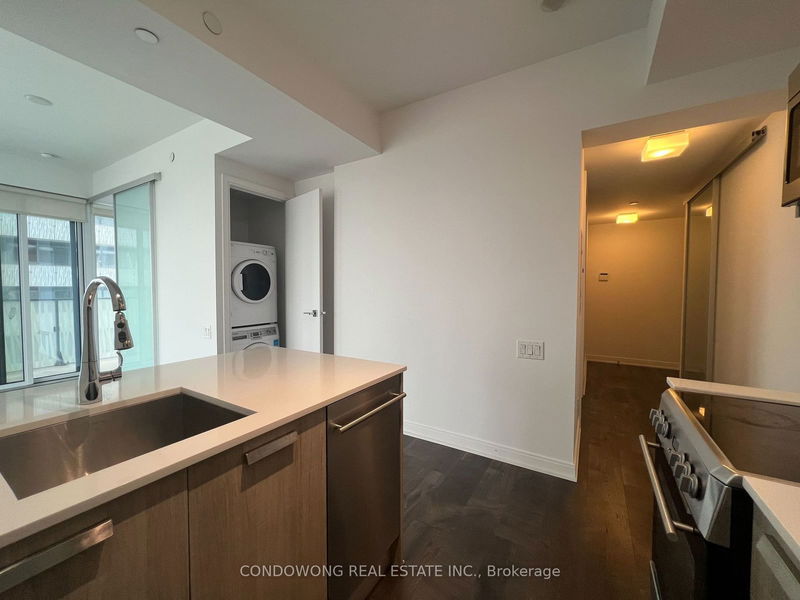 42 Charles St E, unit 4308 for rent