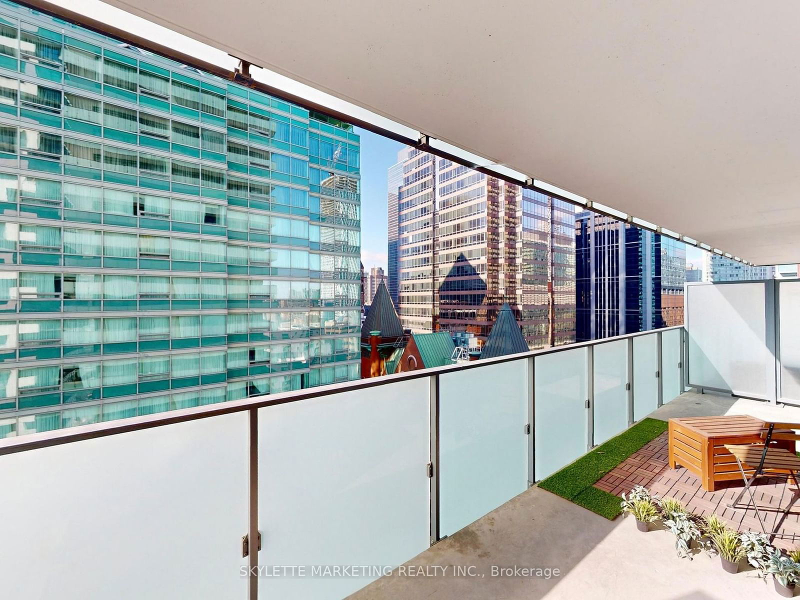 25 Richmond St E, unit 1411 for sale