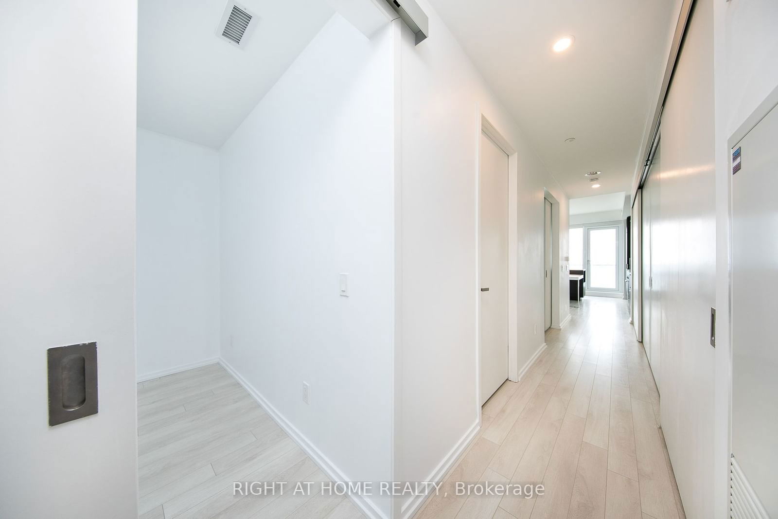 197 Yonge St, unit 5310 for sale