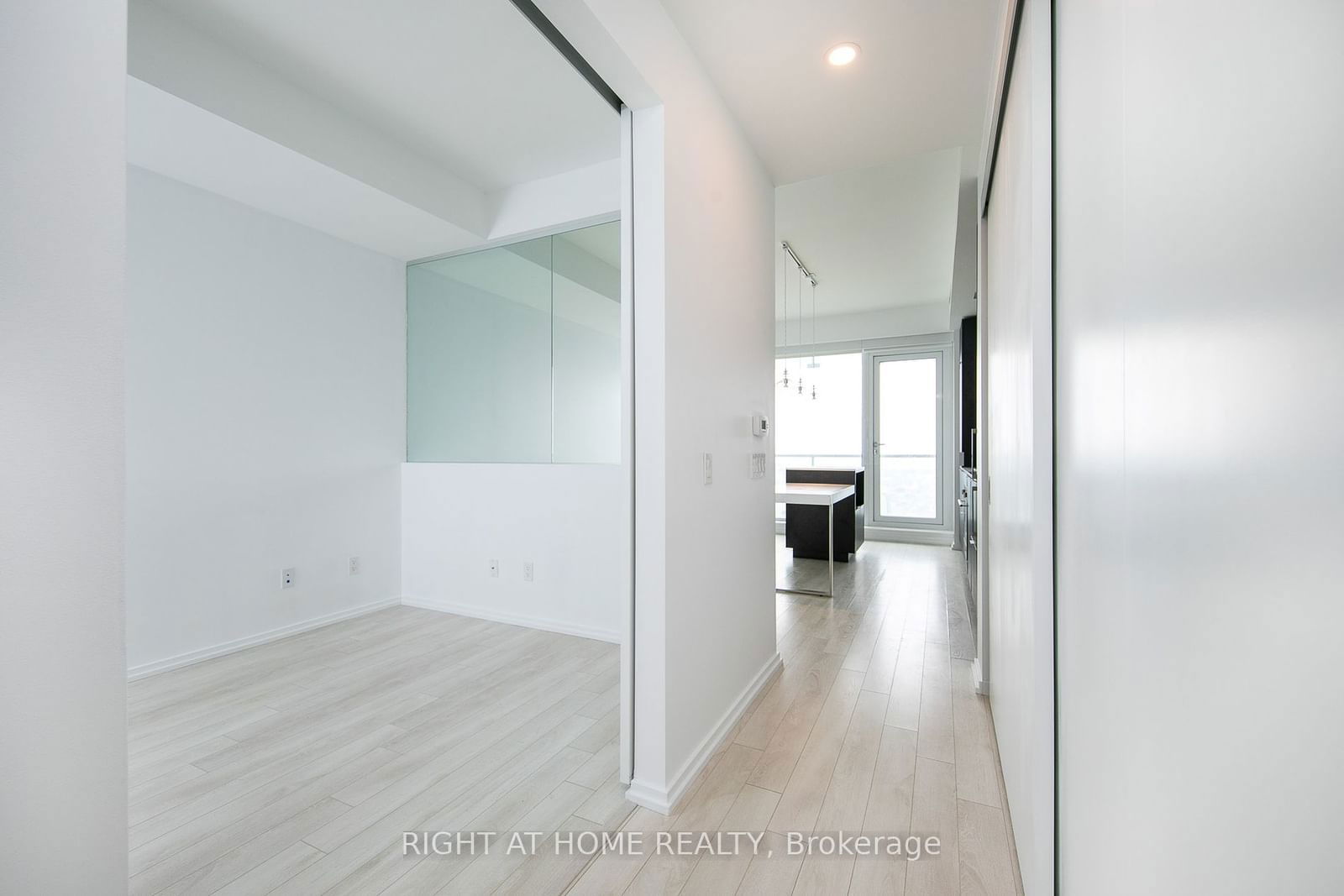 197 Yonge St, unit 5310 for sale