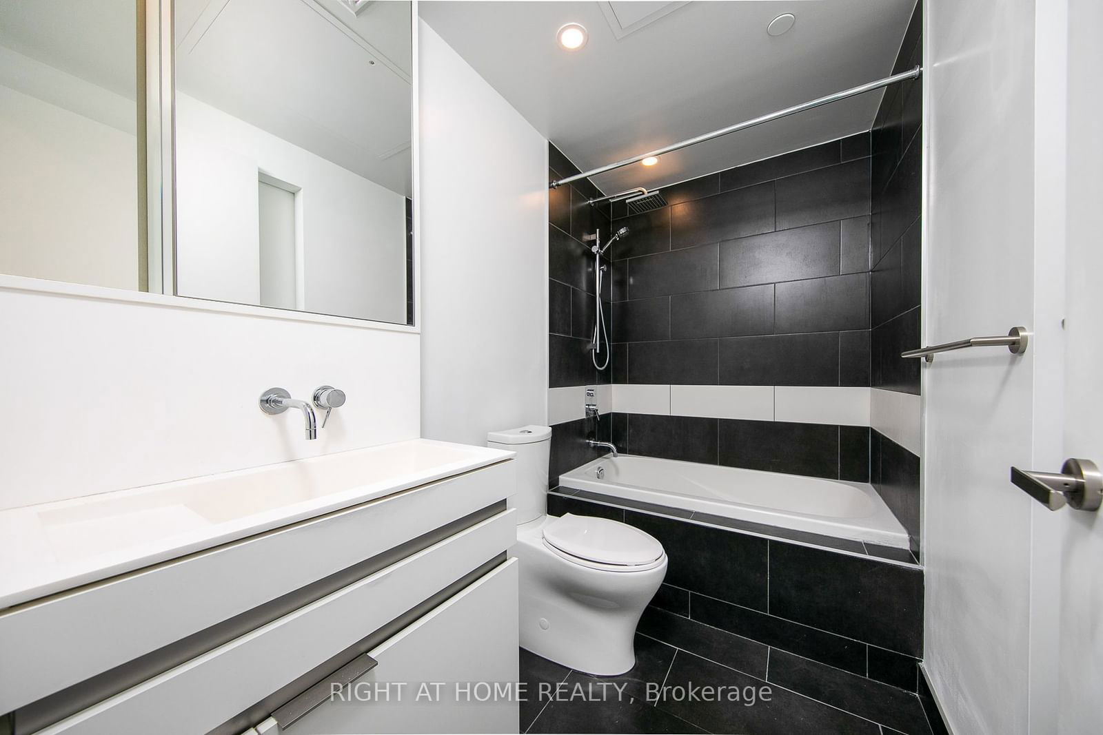 197 Yonge St, unit 5310 for sale