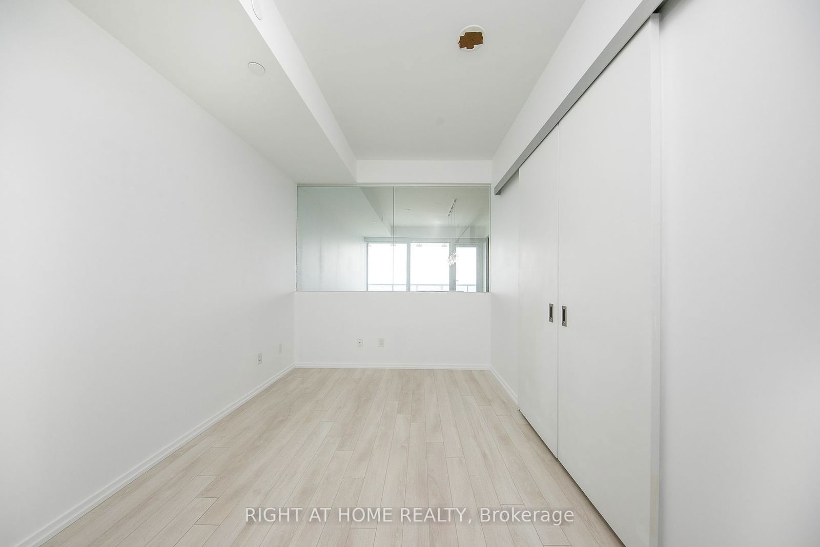 197 Yonge St, unit 5310 for sale