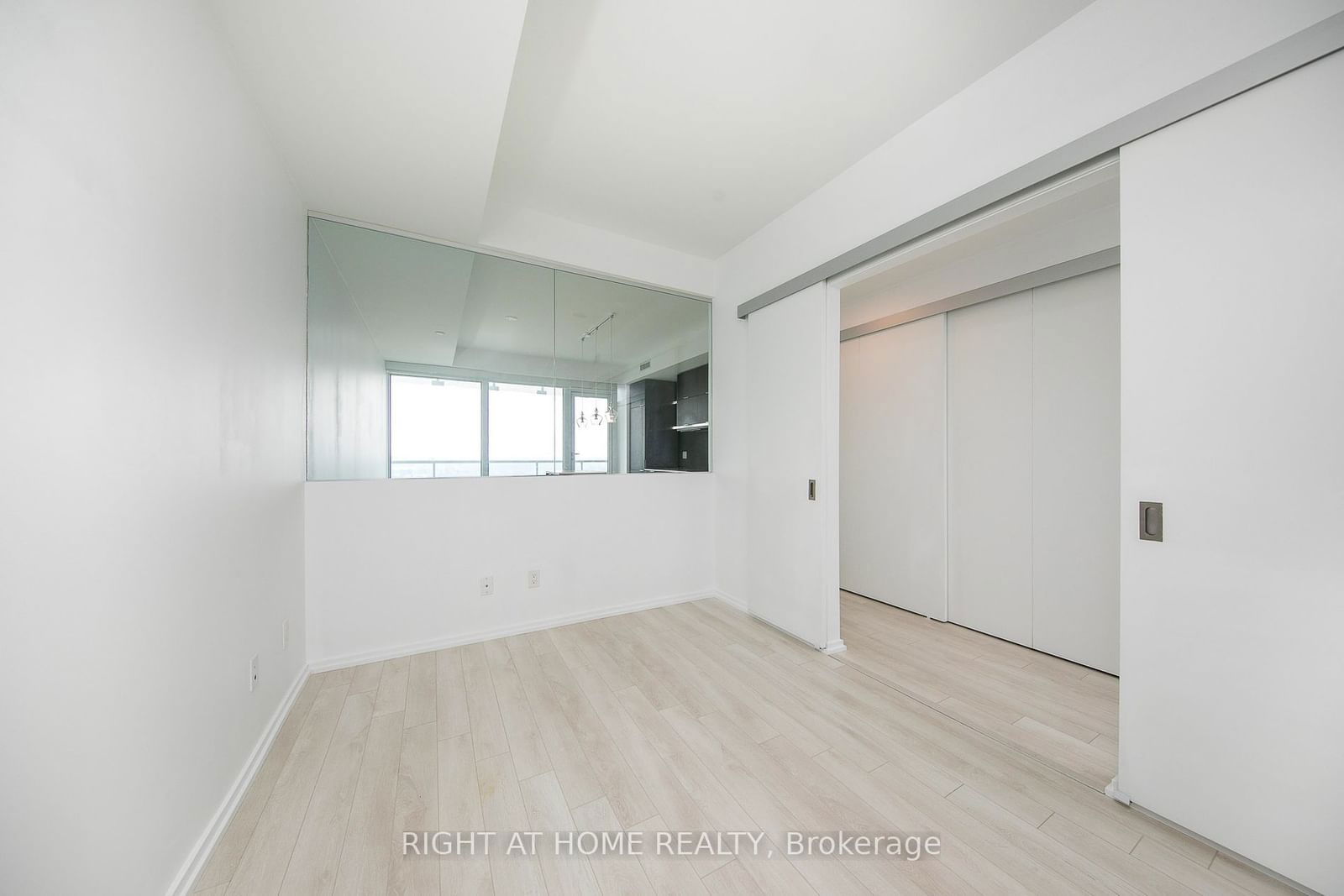 197 Yonge St, unit 5310 for sale