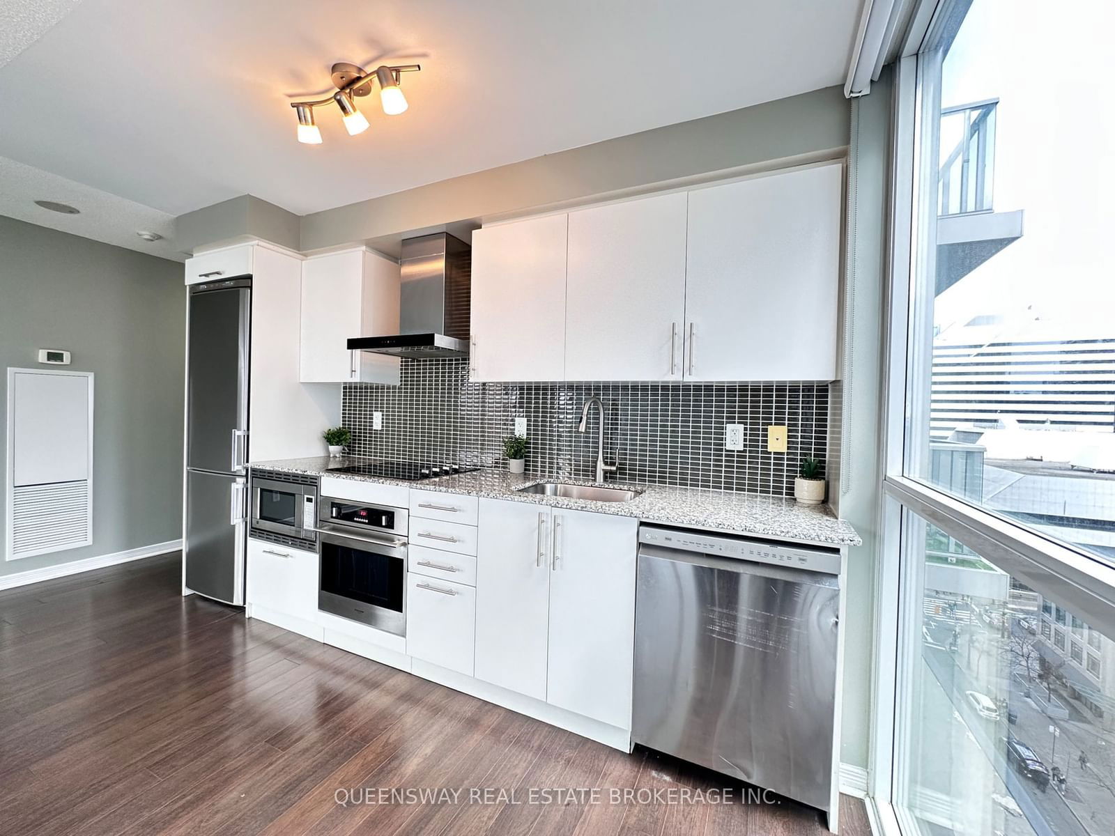 352 Front St W, unit 1008 for rent