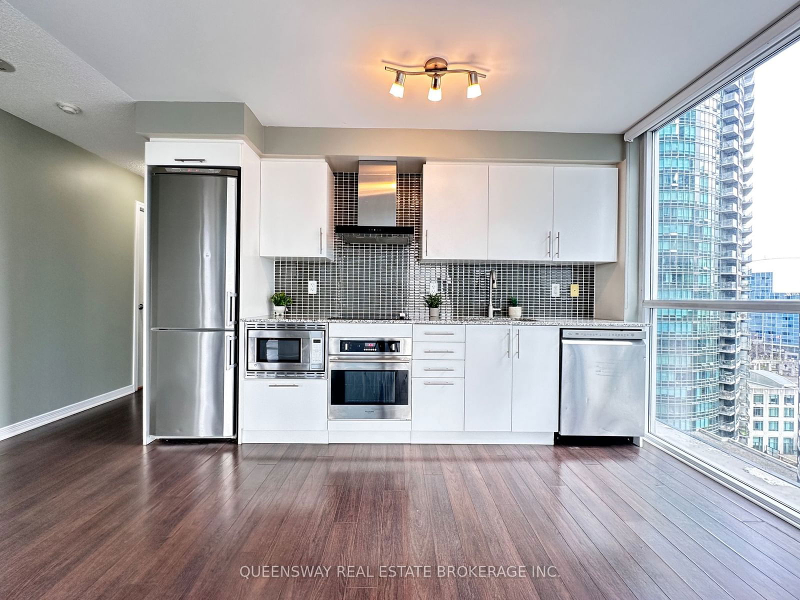 352 Front St W, unit 1008 for rent