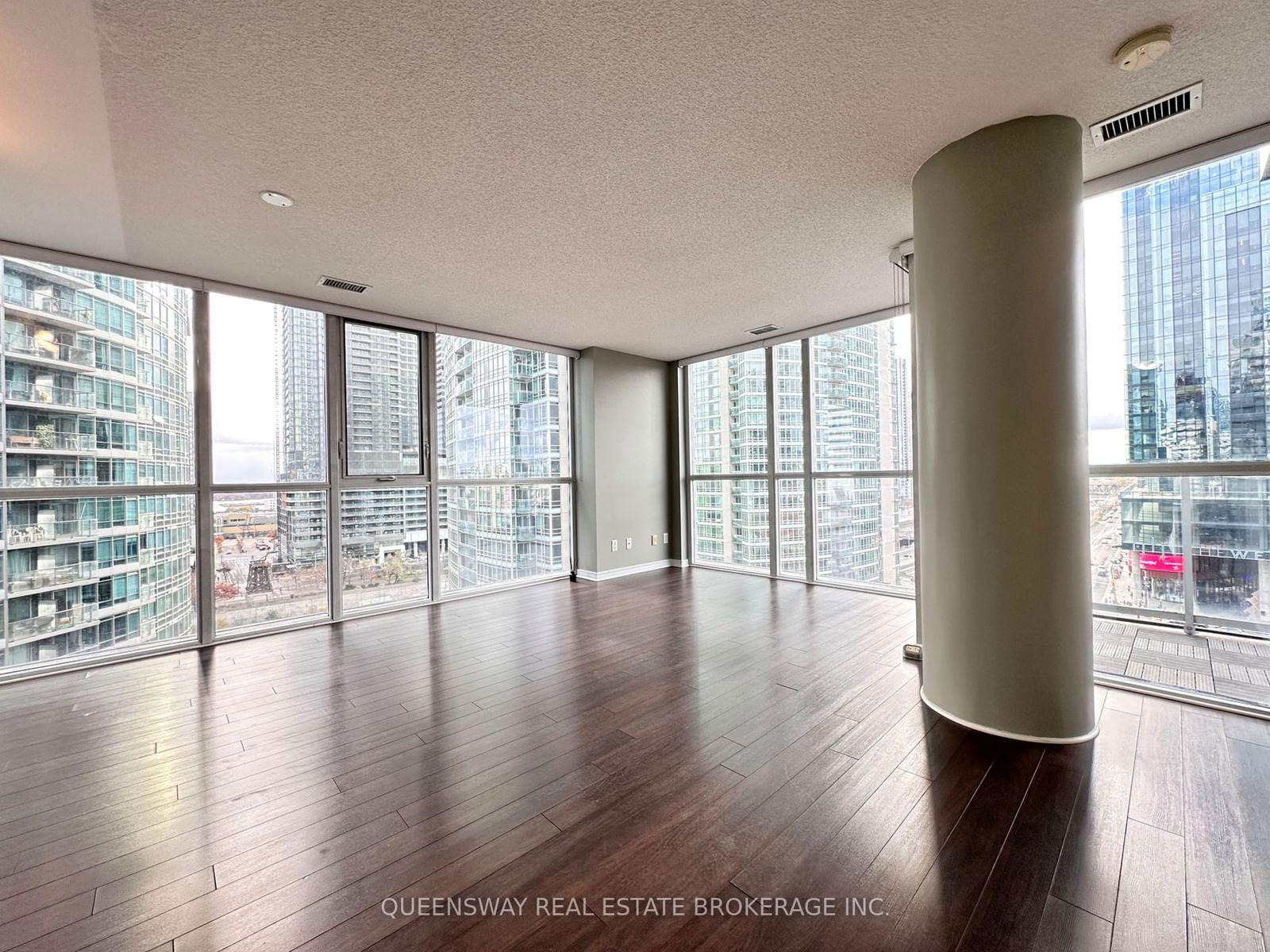 352 Front St W, unit 1008 for rent