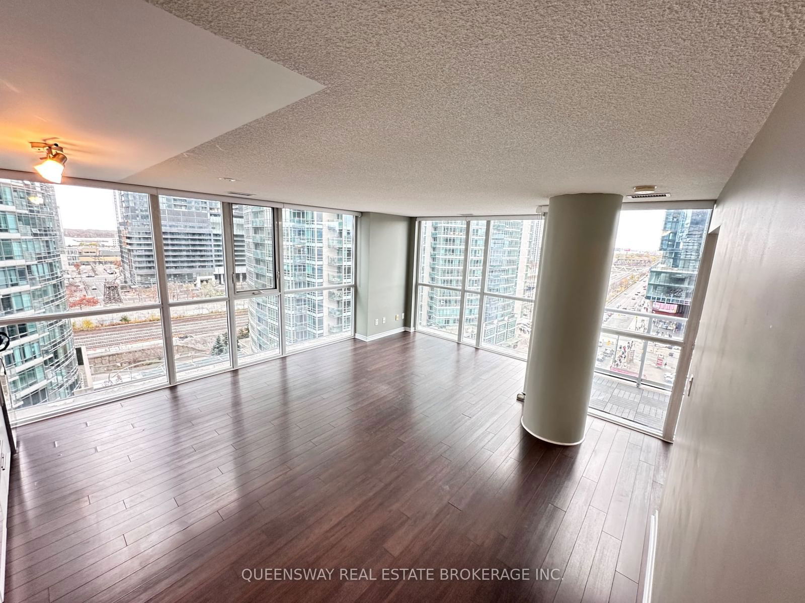 352 Front St W, unit 1008 for rent