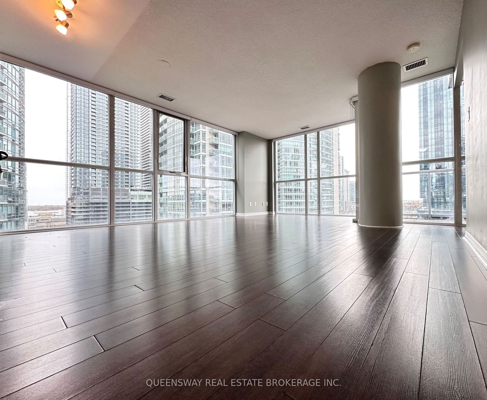 352 Front St W, unit 1008 for rent