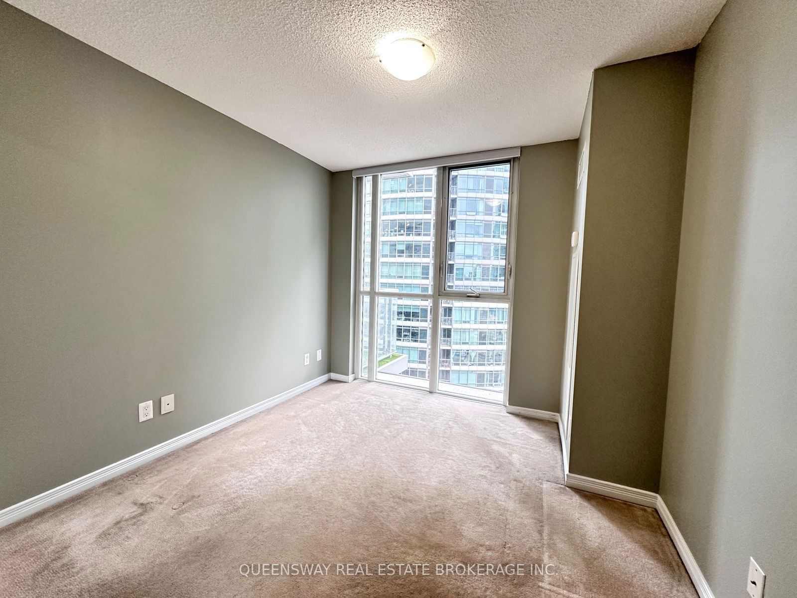 352 Front St W, unit 1008 for rent