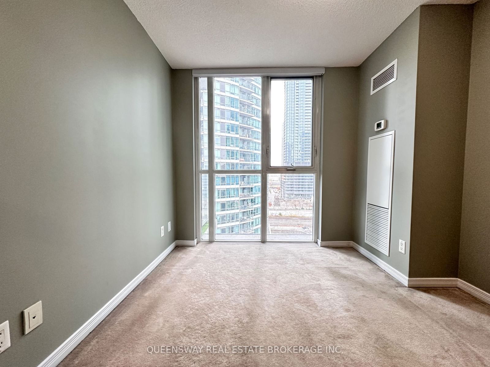 352 Front St W, unit 1008 for rent