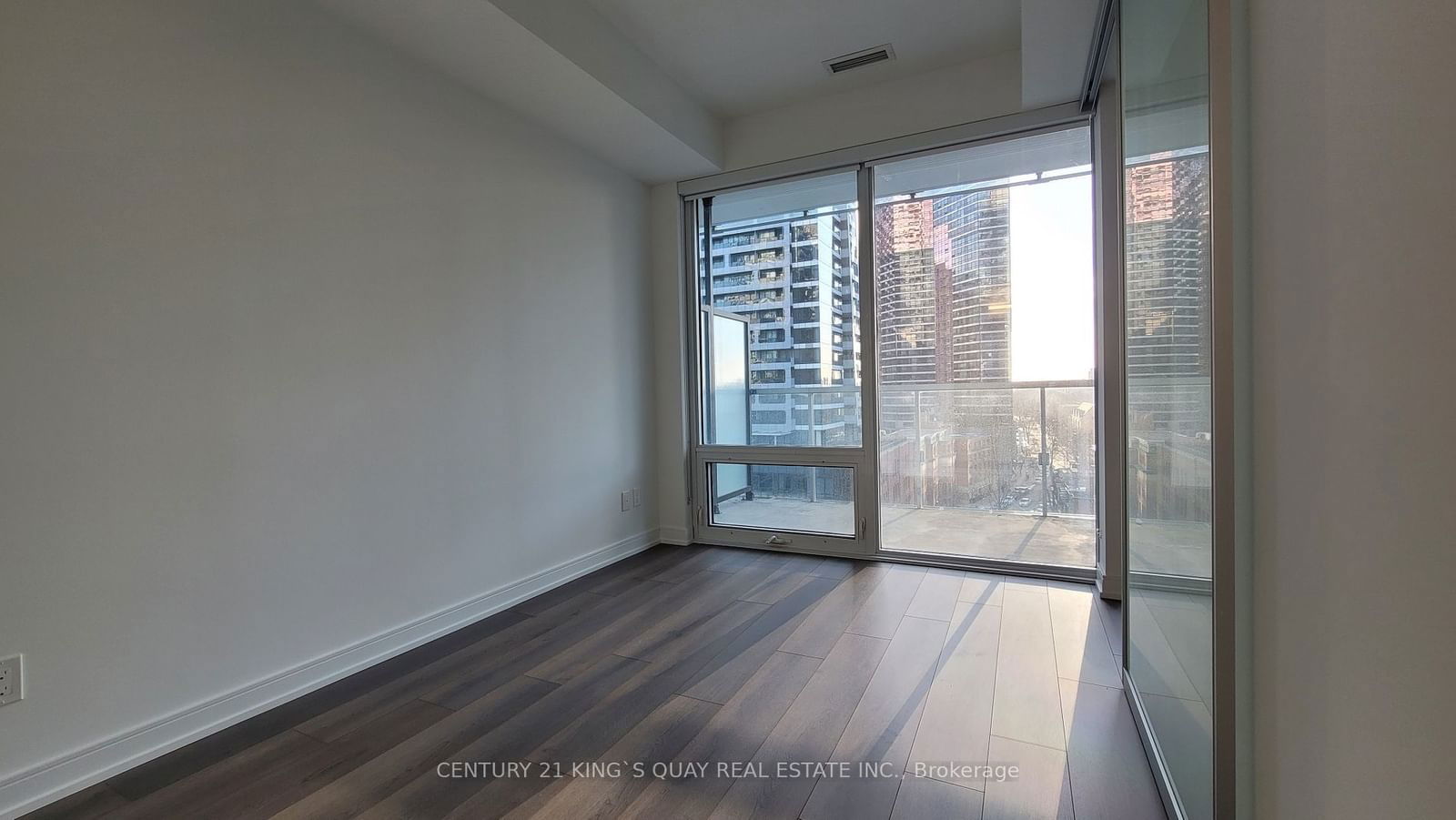 3 Gloucester St, unit 811 for rent