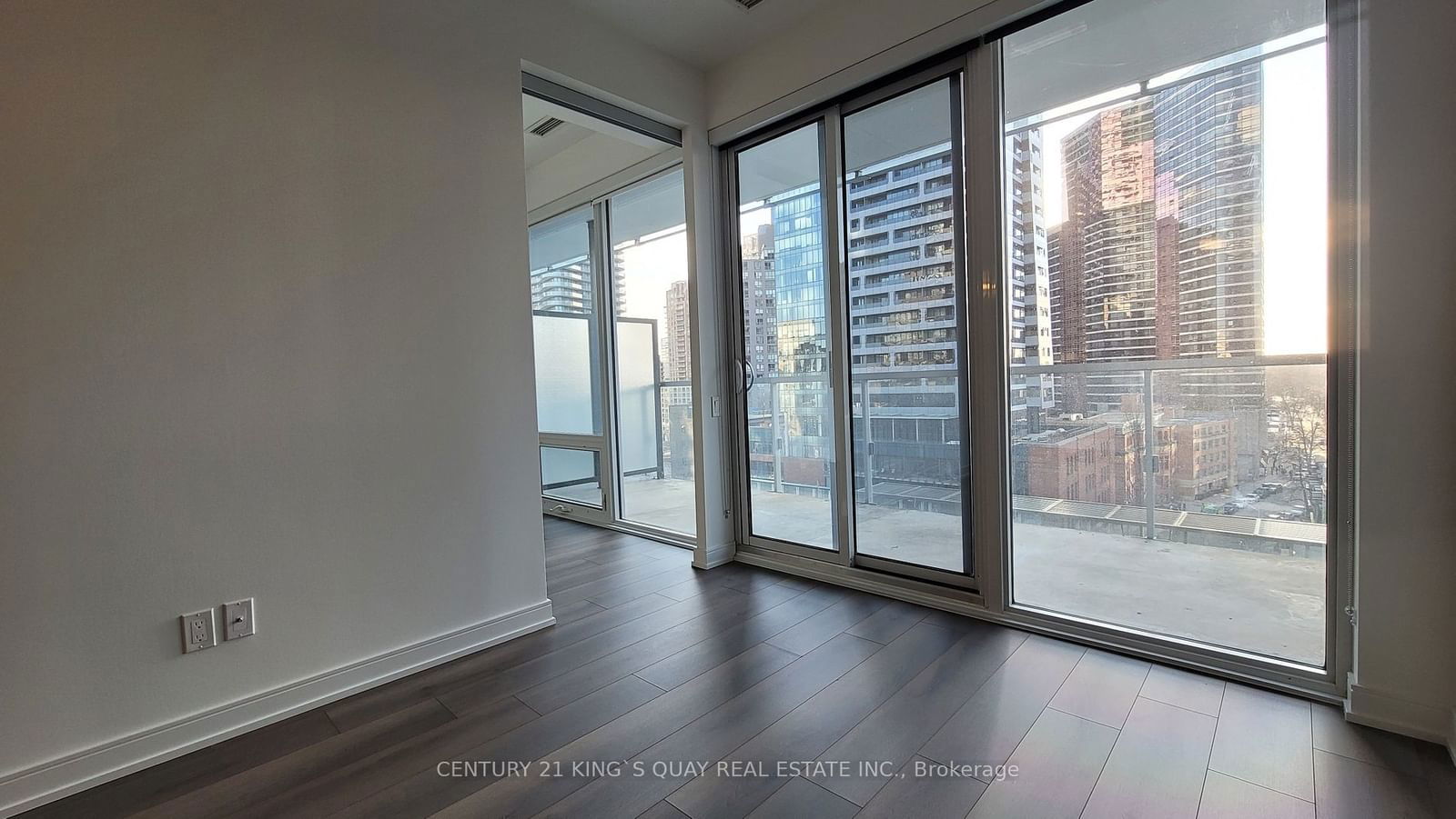 3 Gloucester St, unit 811 for rent