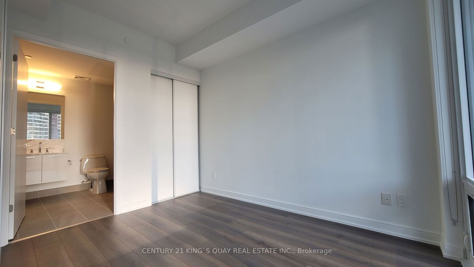 3 Gloucester St, unit 811 for rent