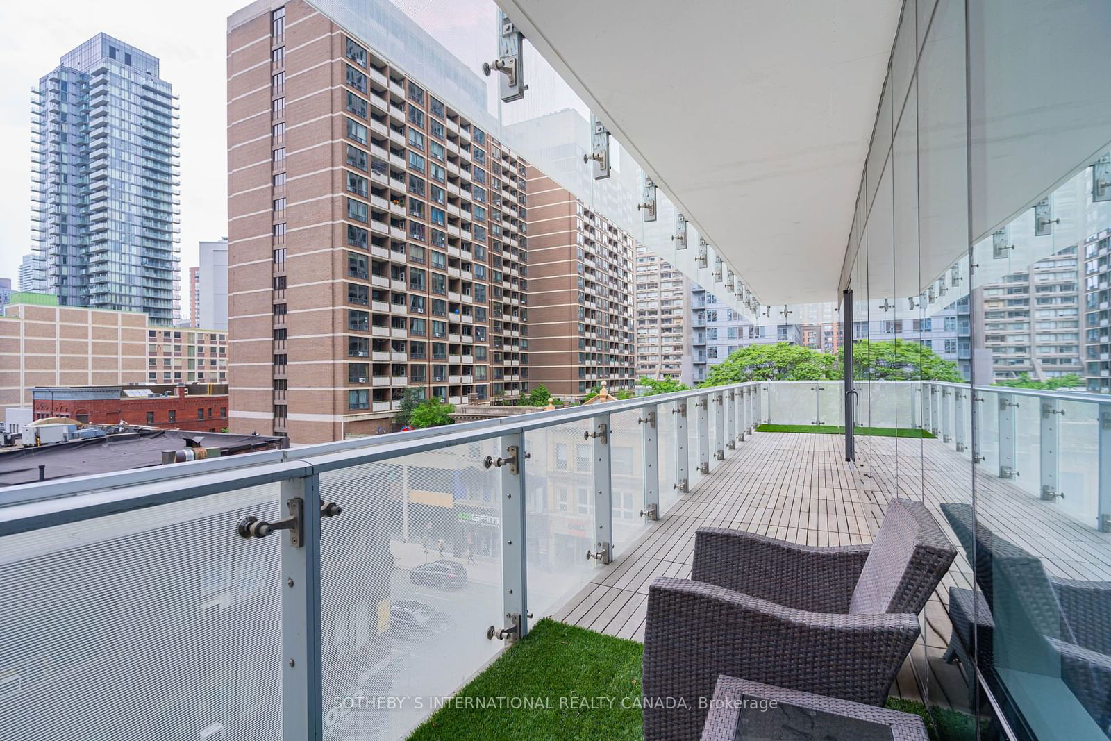 1 Bloor St E, unit 310 for rent