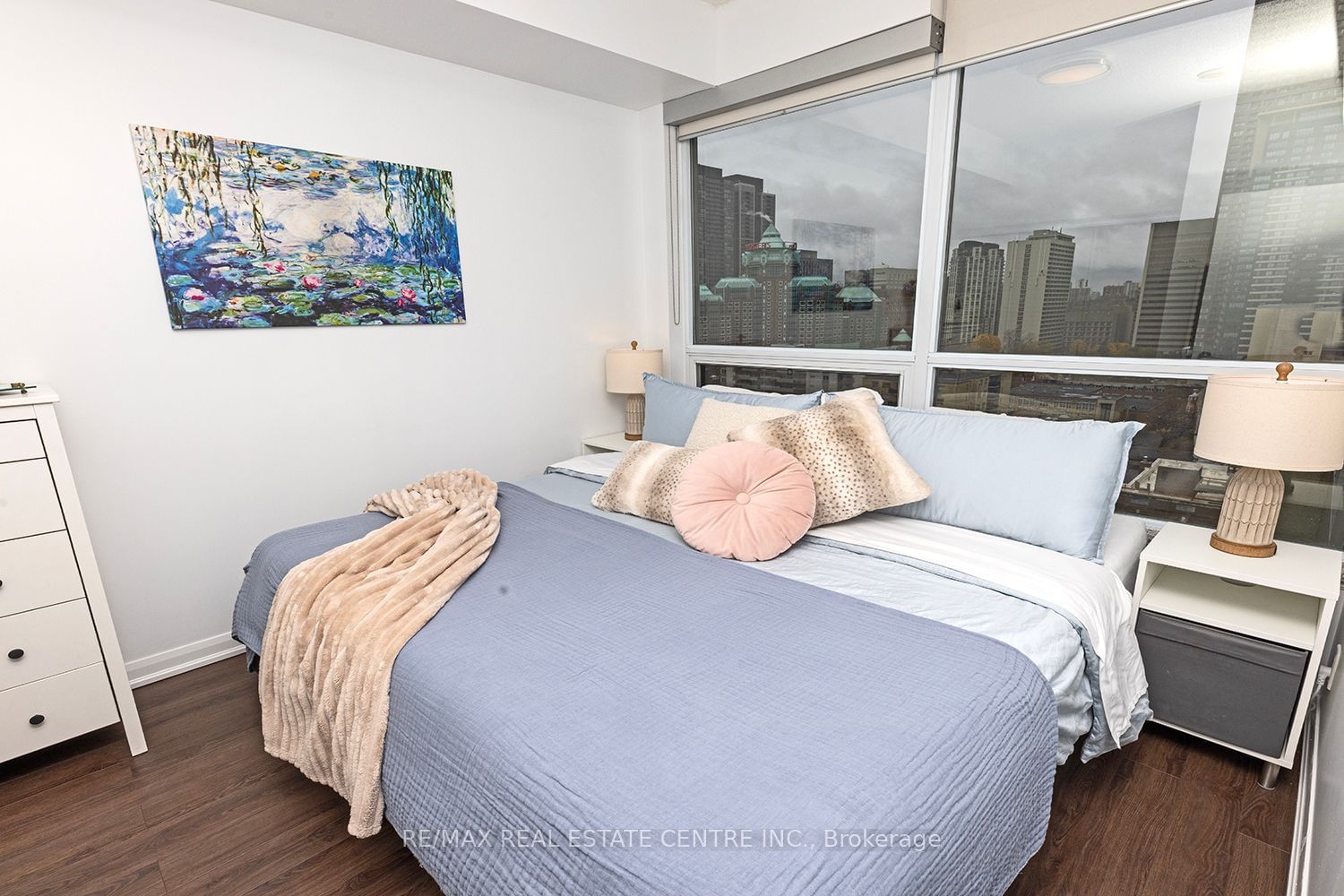 500 Sherbourne St, unit 1301 for sale