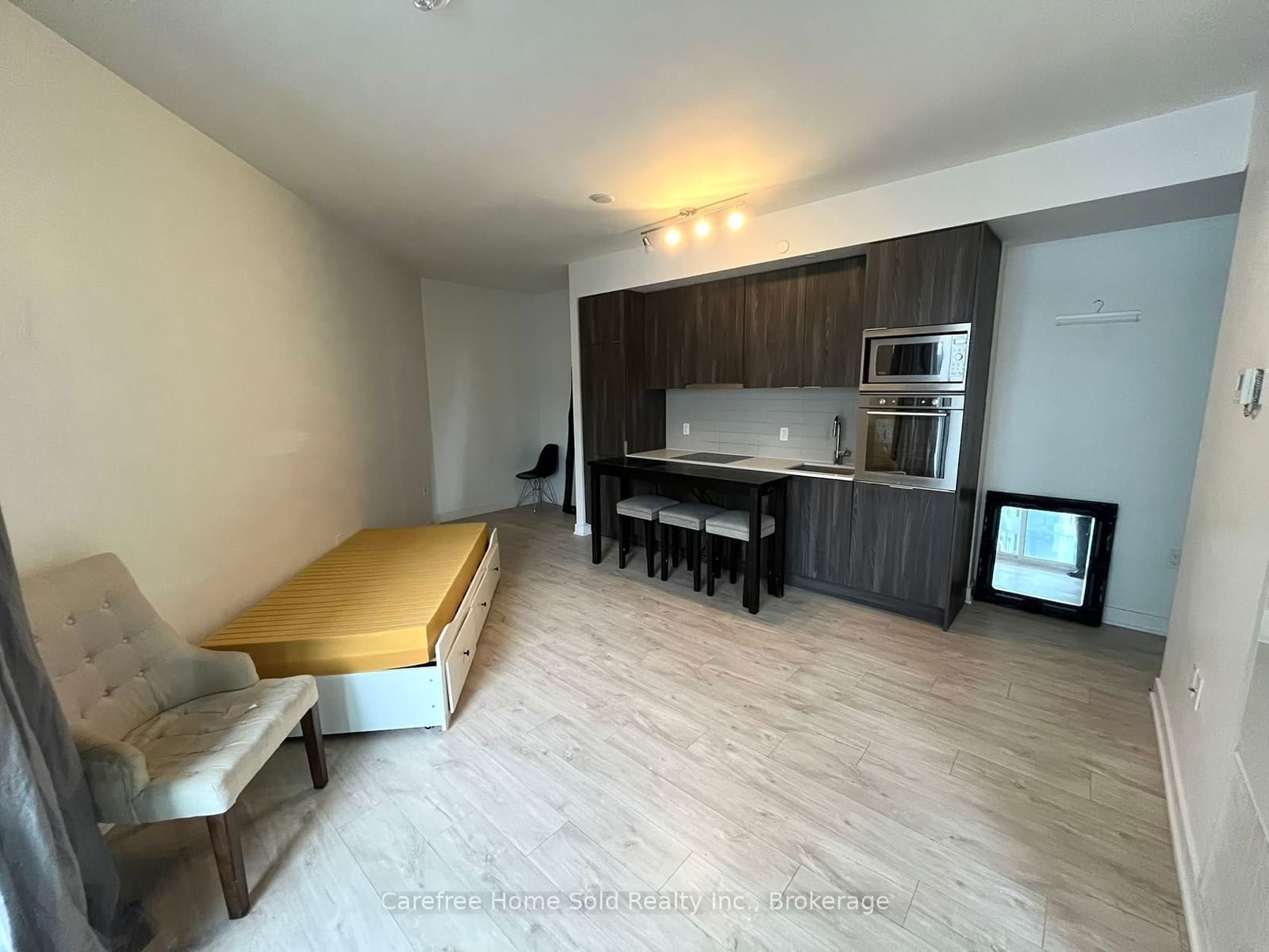 27 Bathurst St E, unit 1518 for rent