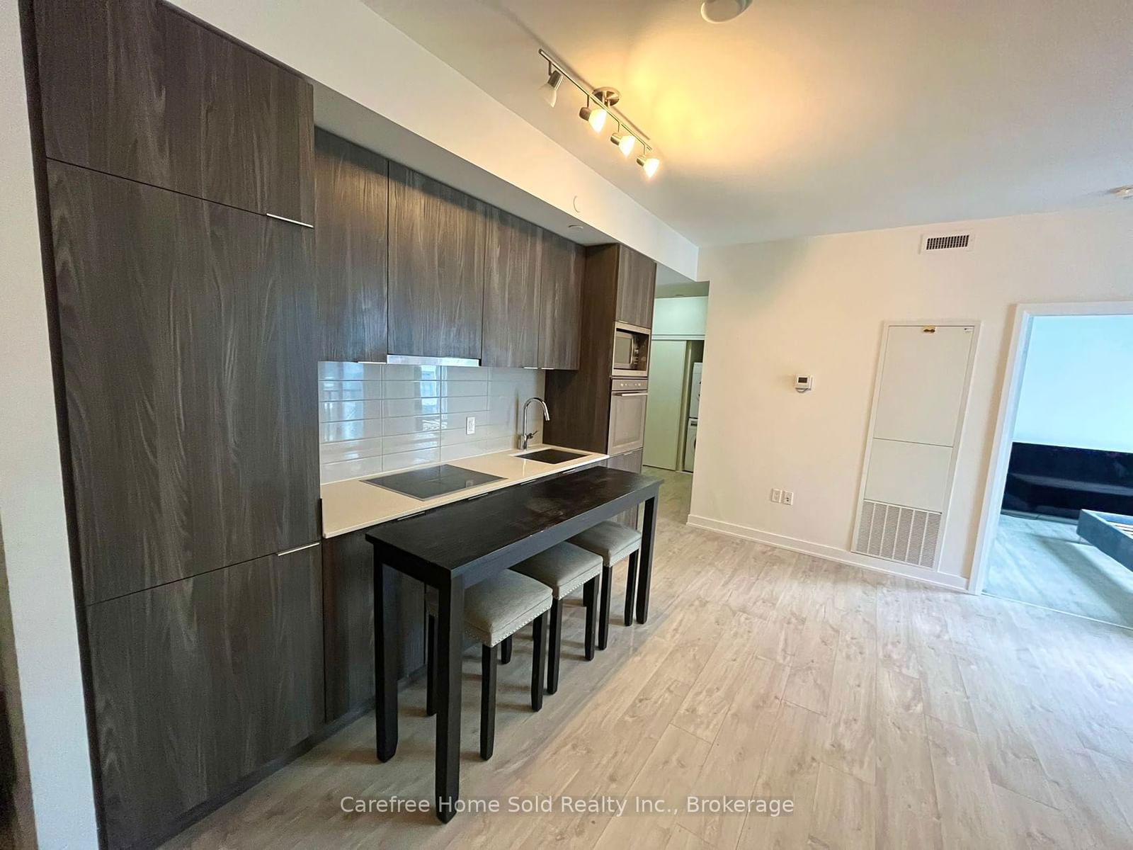 27 Bathurst St E, unit 1518 for rent