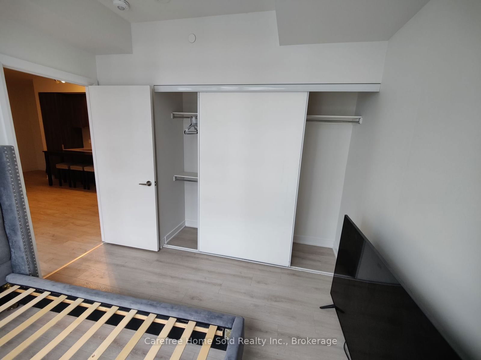 27 Bathurst St E, unit 1518 for rent