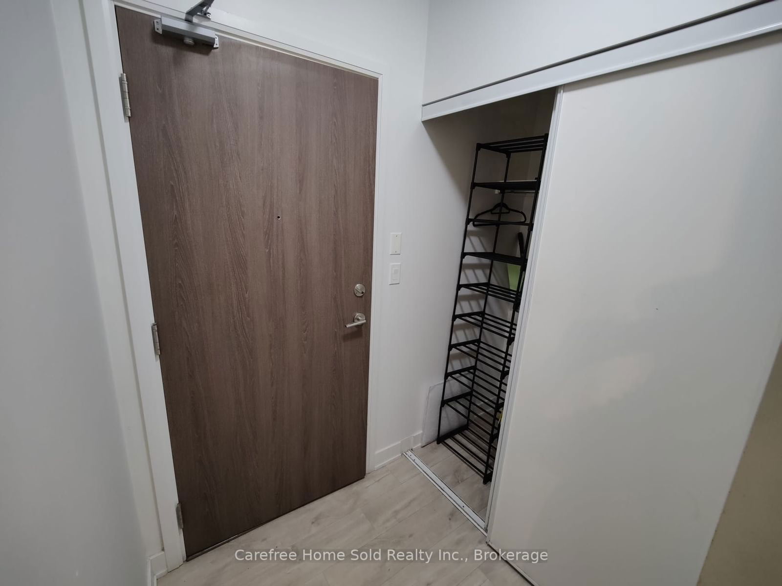 27 Bathurst St E, unit 1518 for rent