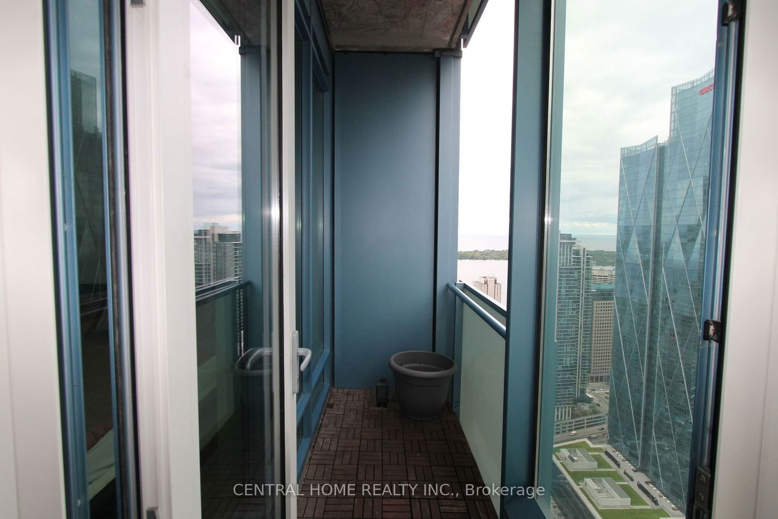 8 The Esplanade, unit 5503 for rent