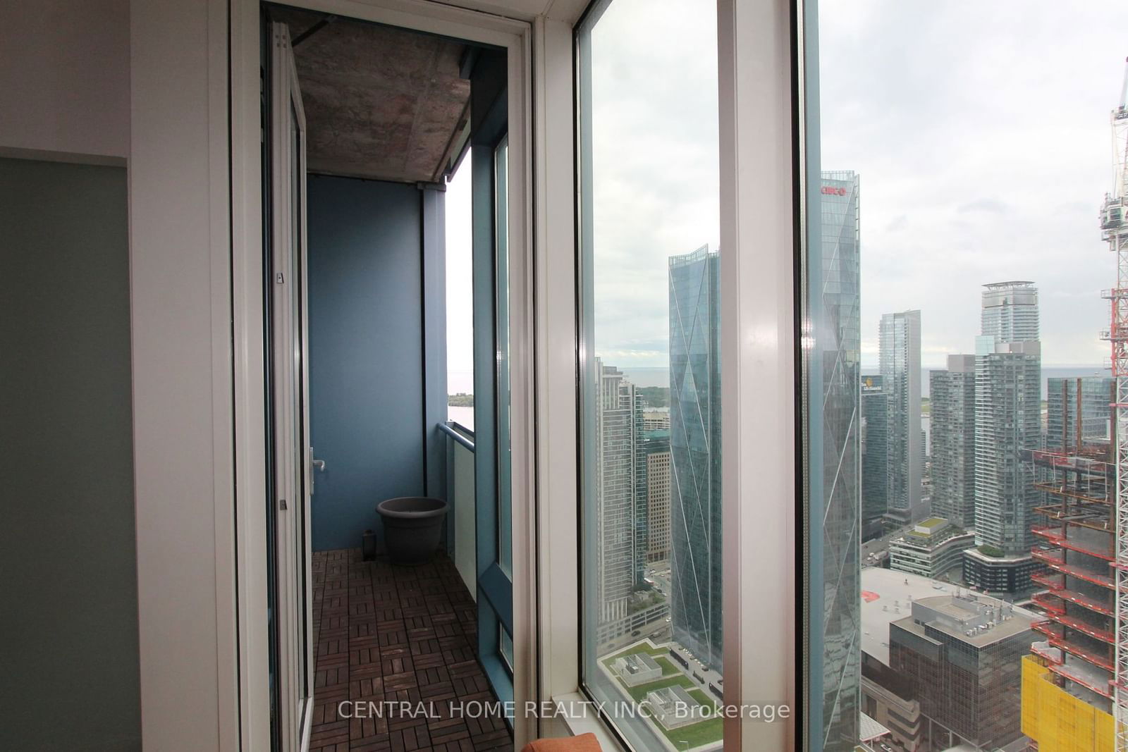 8 The Esplanade, unit 5503 for rent