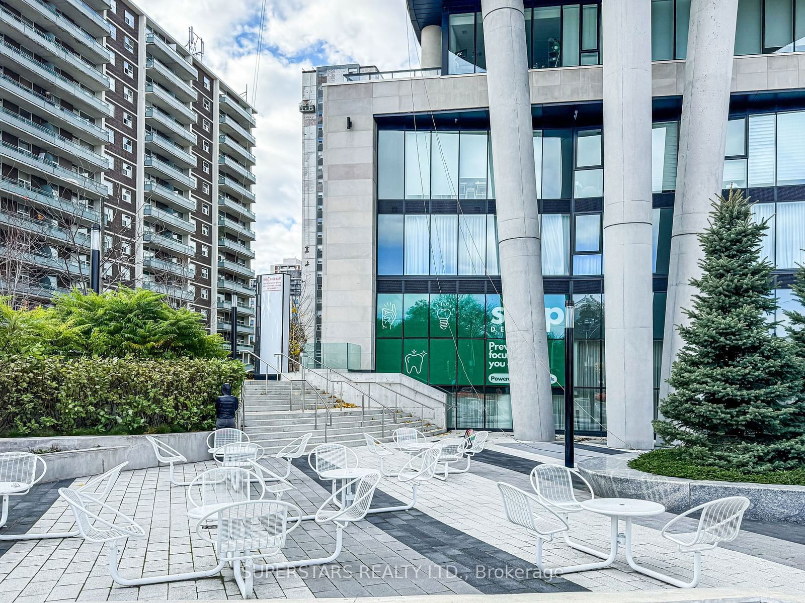 585 Bloor St E, unit 1320 for sale