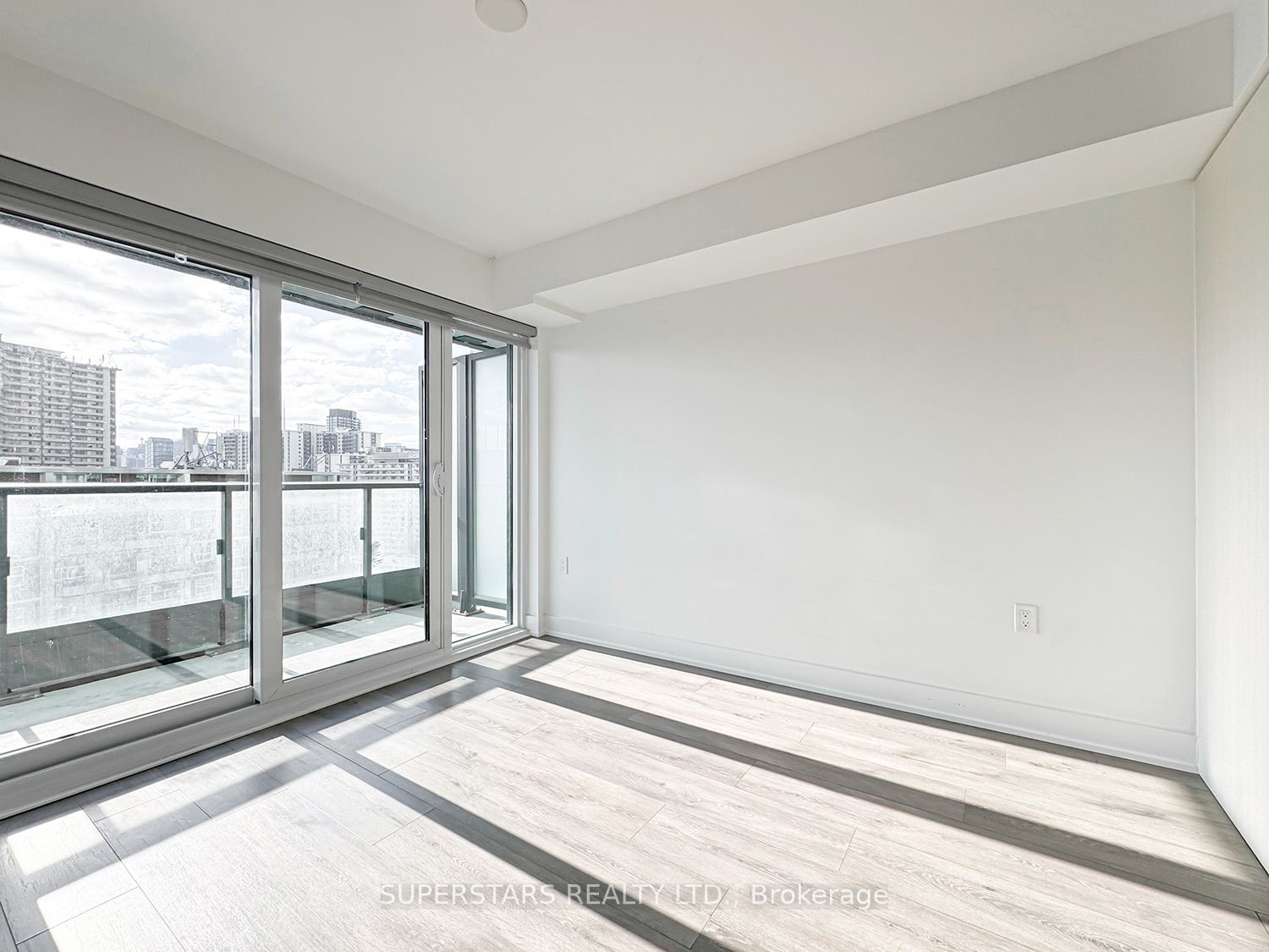 585 Bloor St E, unit 1320 for sale