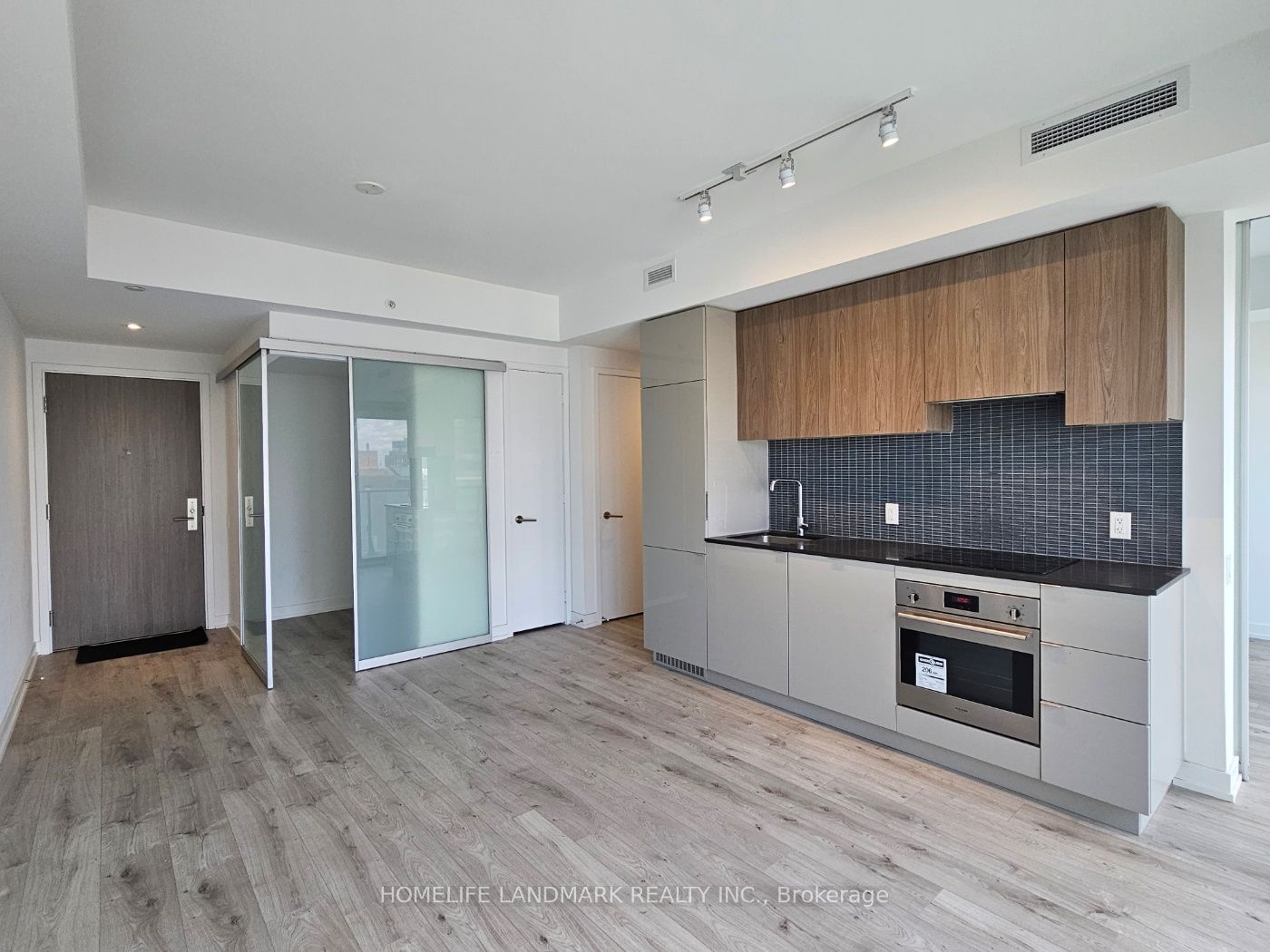 161 Roehampton Ave, unit 1502 for sale