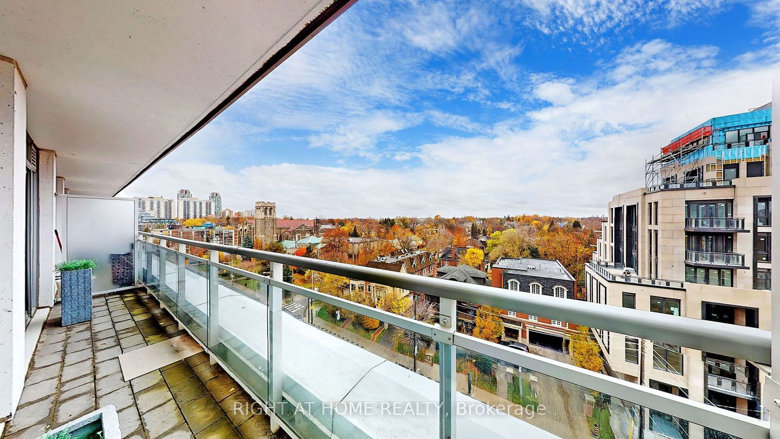 223 St Clair Ave W, unit 710 for rent