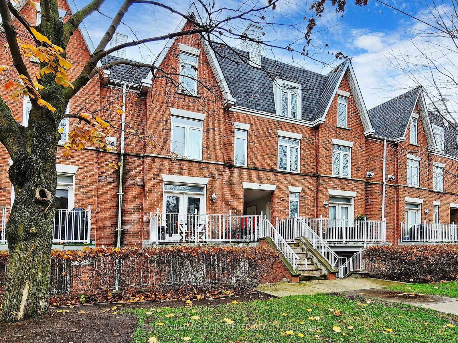 King West Townhomes, Downtown, Toronto