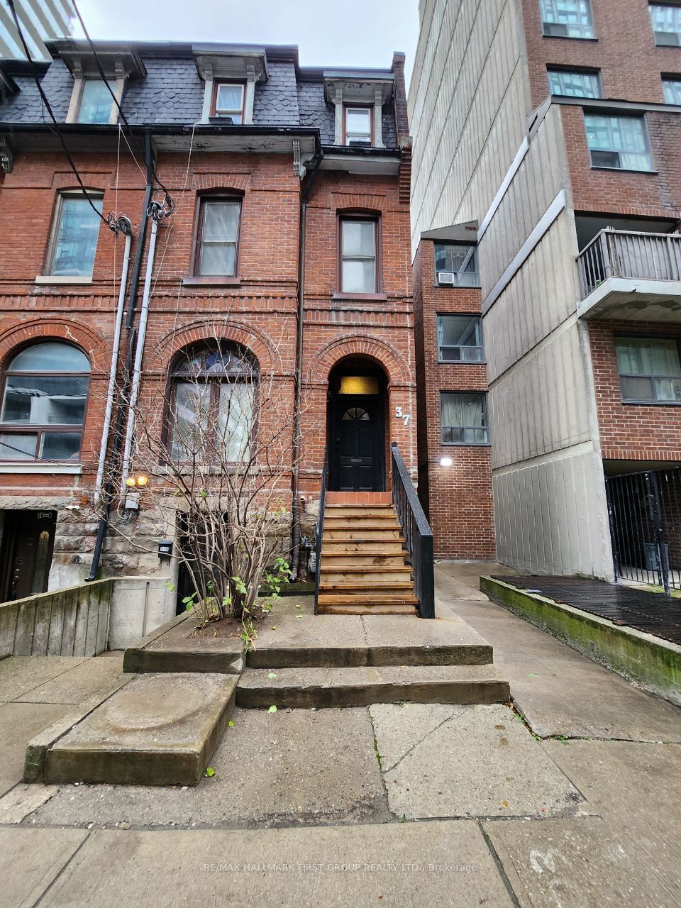 37 Mutual St for sale 