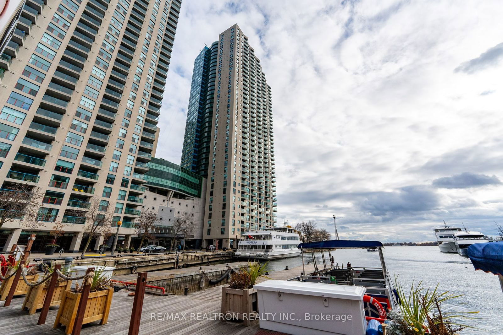 99 Harbour Sq, unit 3303 for sale