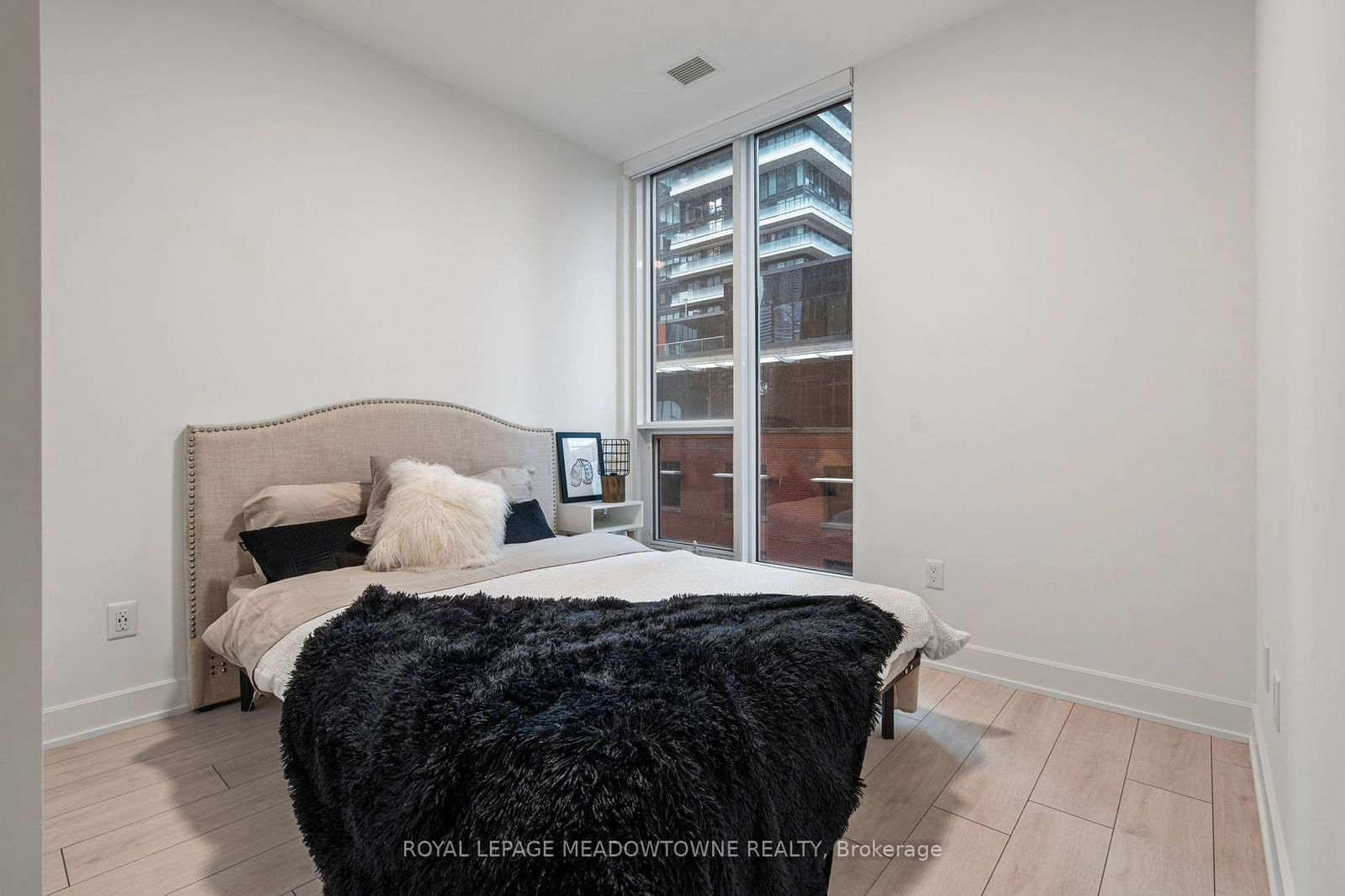 15 Mercer St, unit 813 for sale