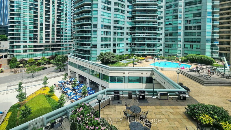 10 Yonge St, unit 413 for sale