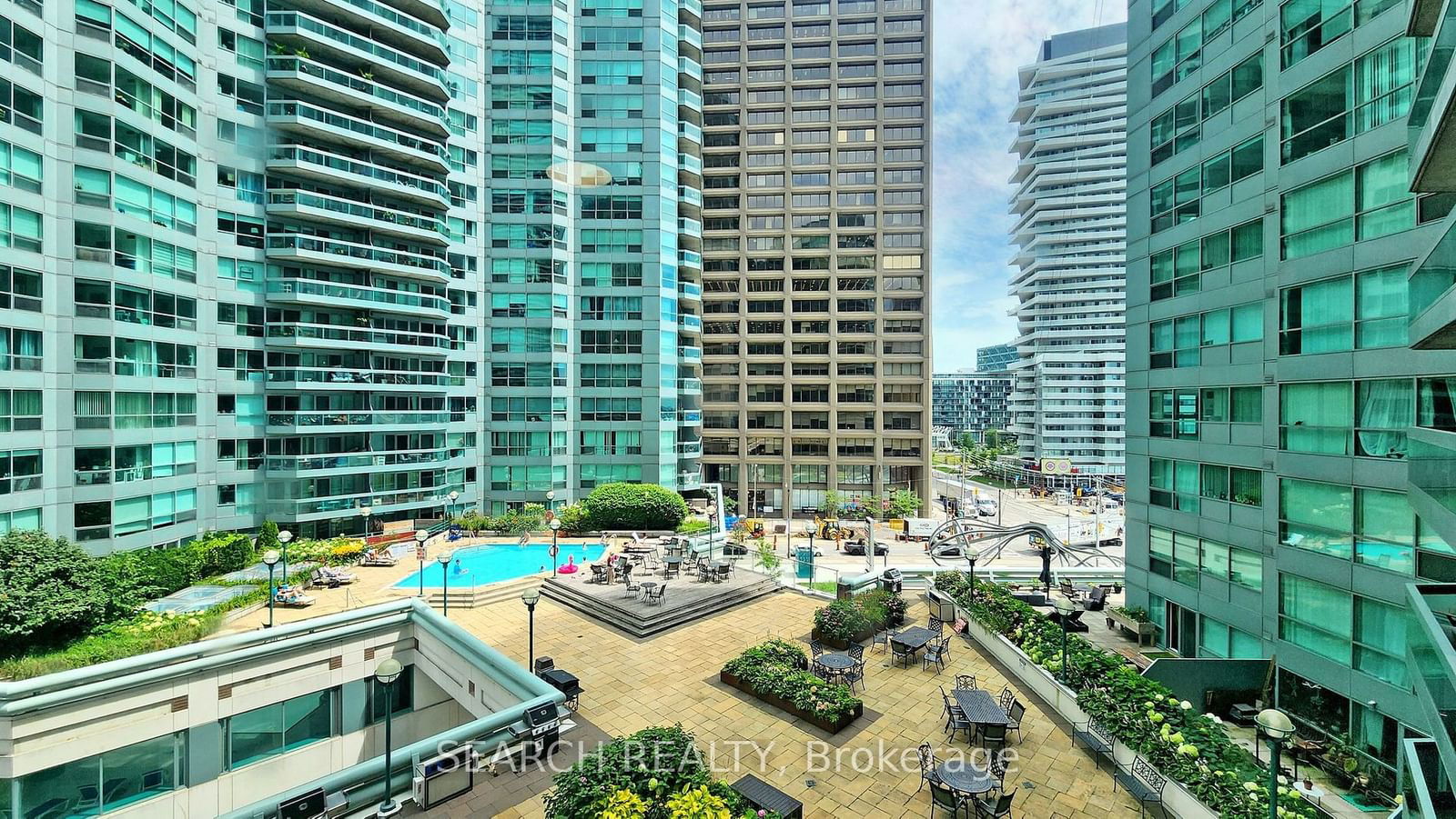 10 Yonge St, unit 413 for sale