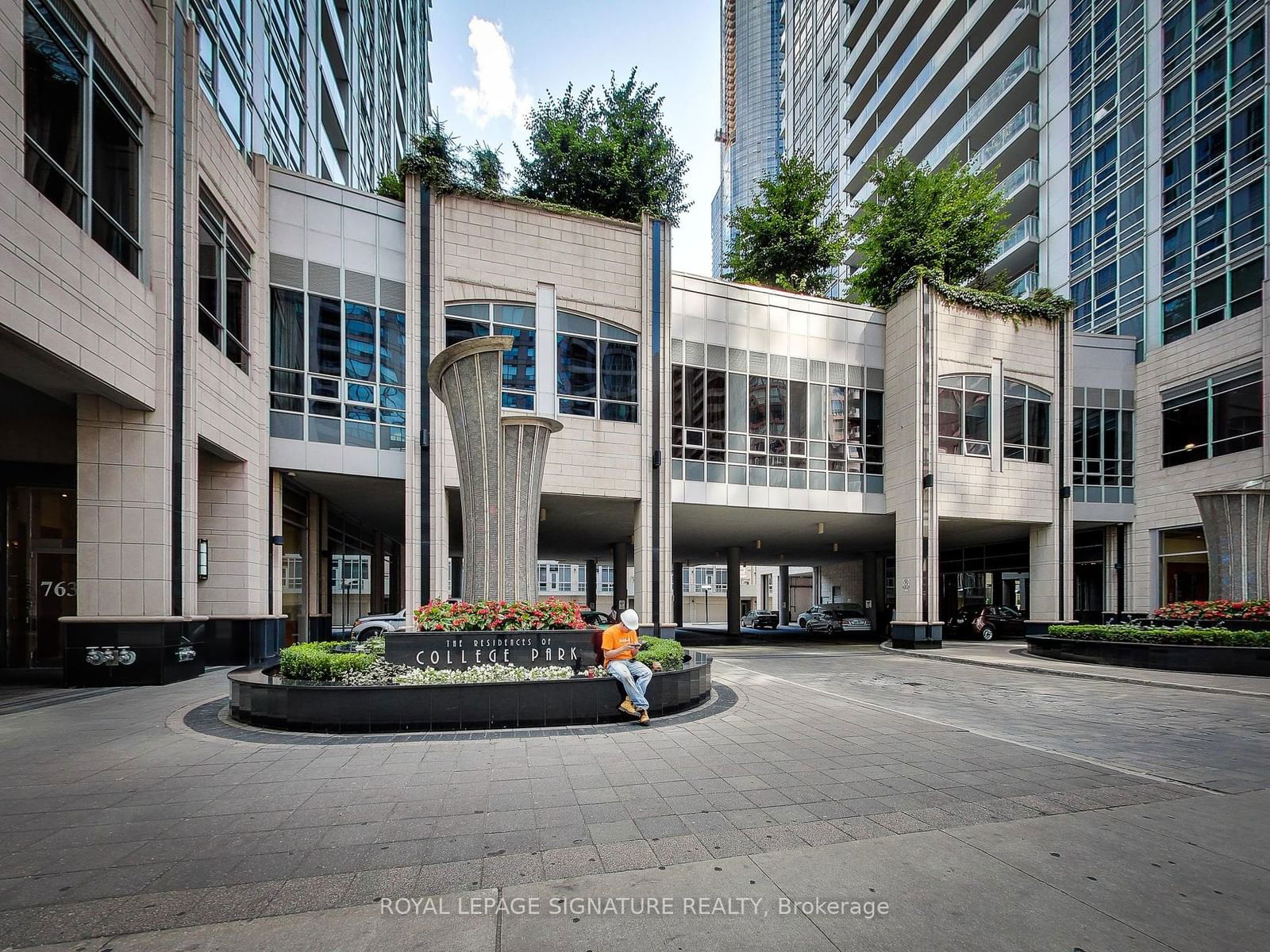 761 Bay St, unit 304 for sale