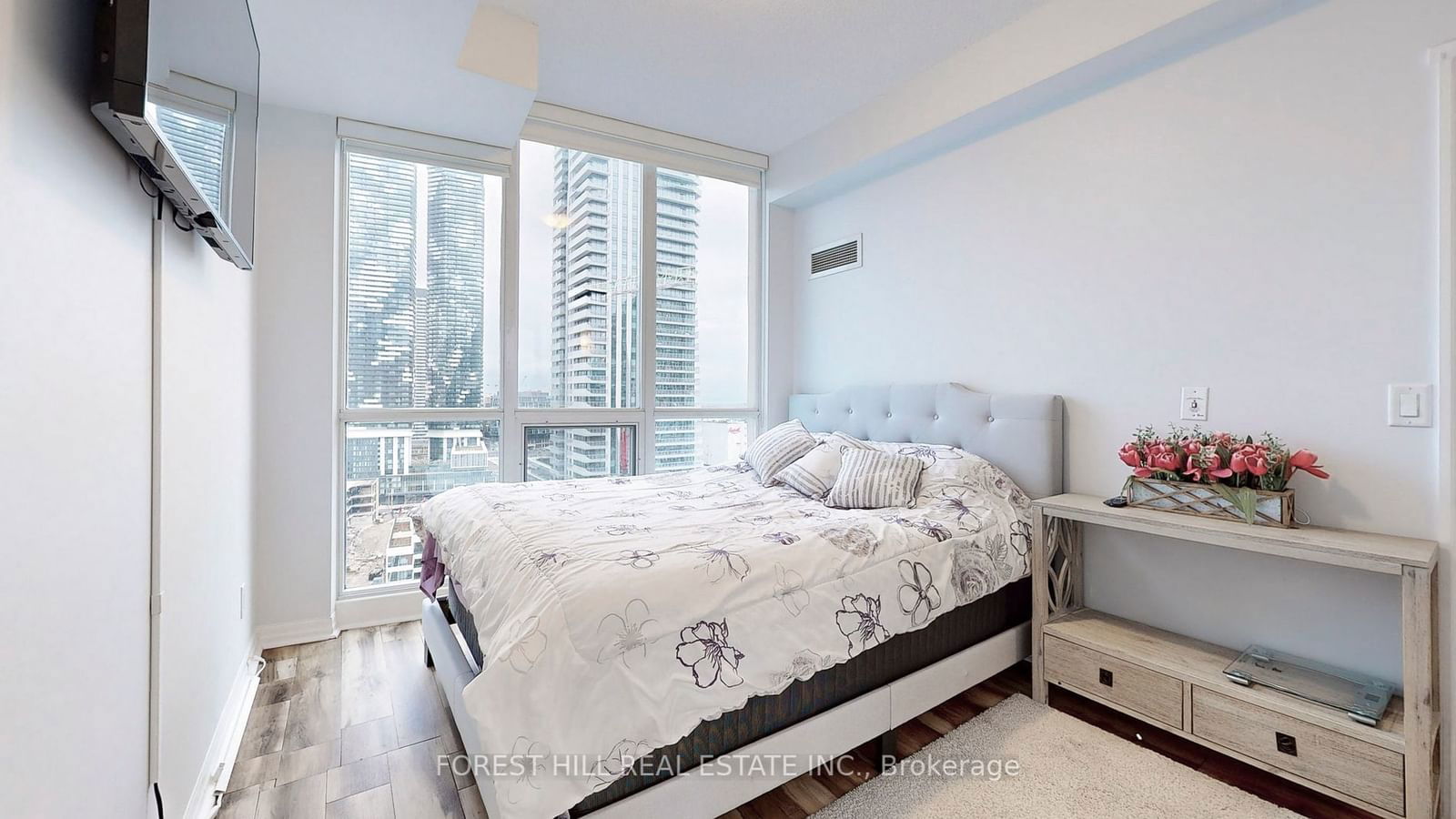 16 Yonge St, unit 2207 for sale