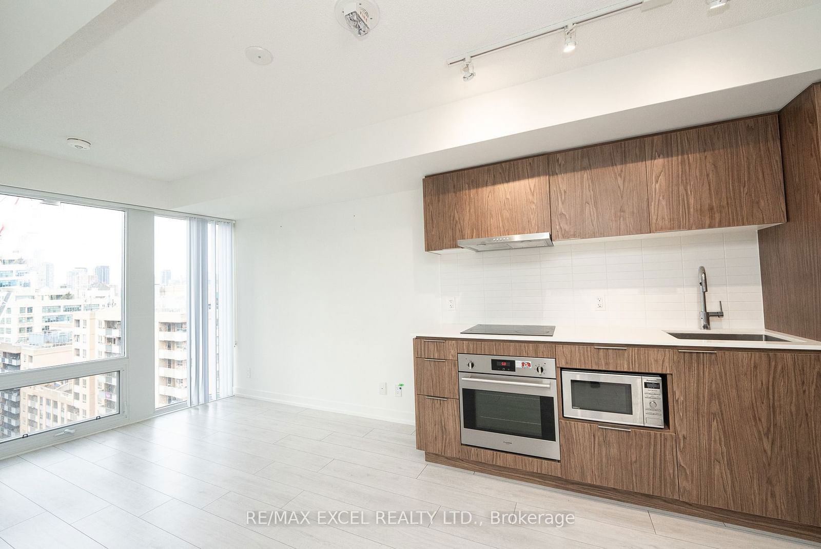 60 Shuter St, unit 2010 for rent