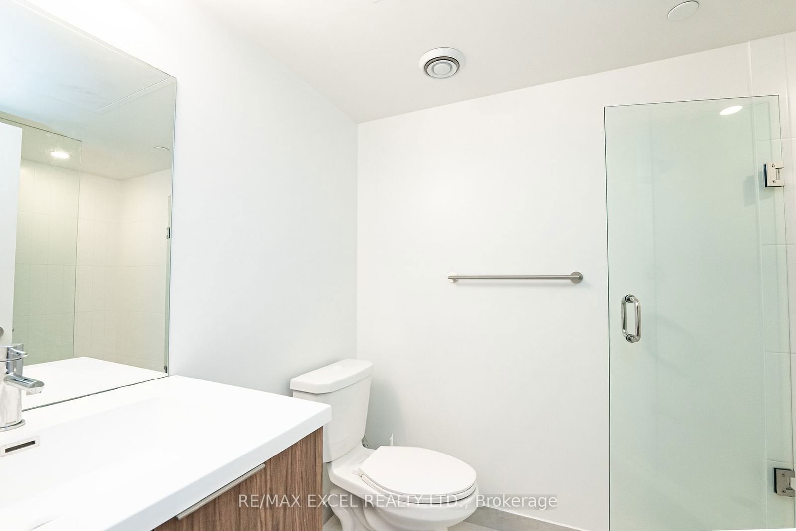 60 Shuter St, unit 2010 for rent