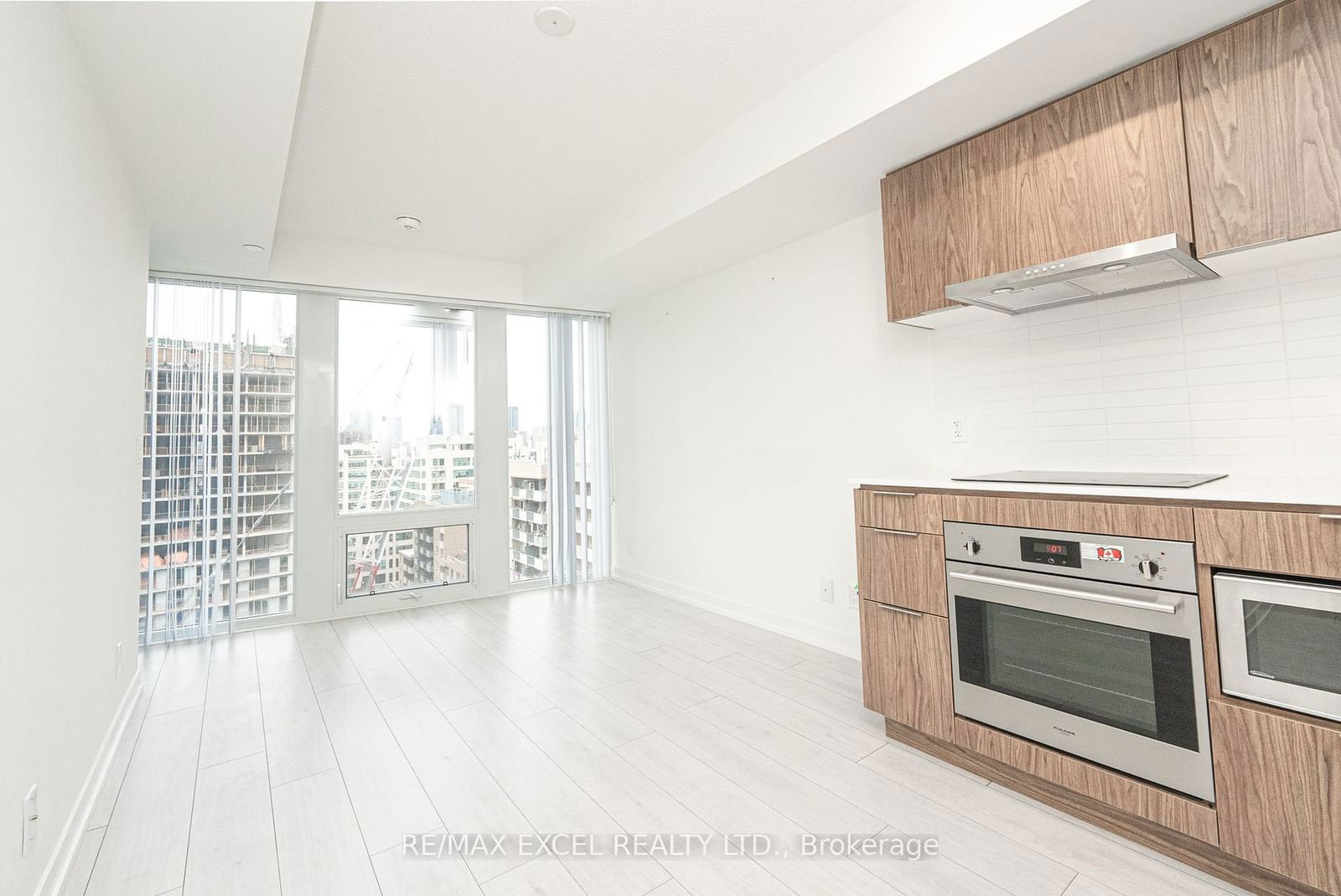 60 Shuter St, unit 2010 for rent