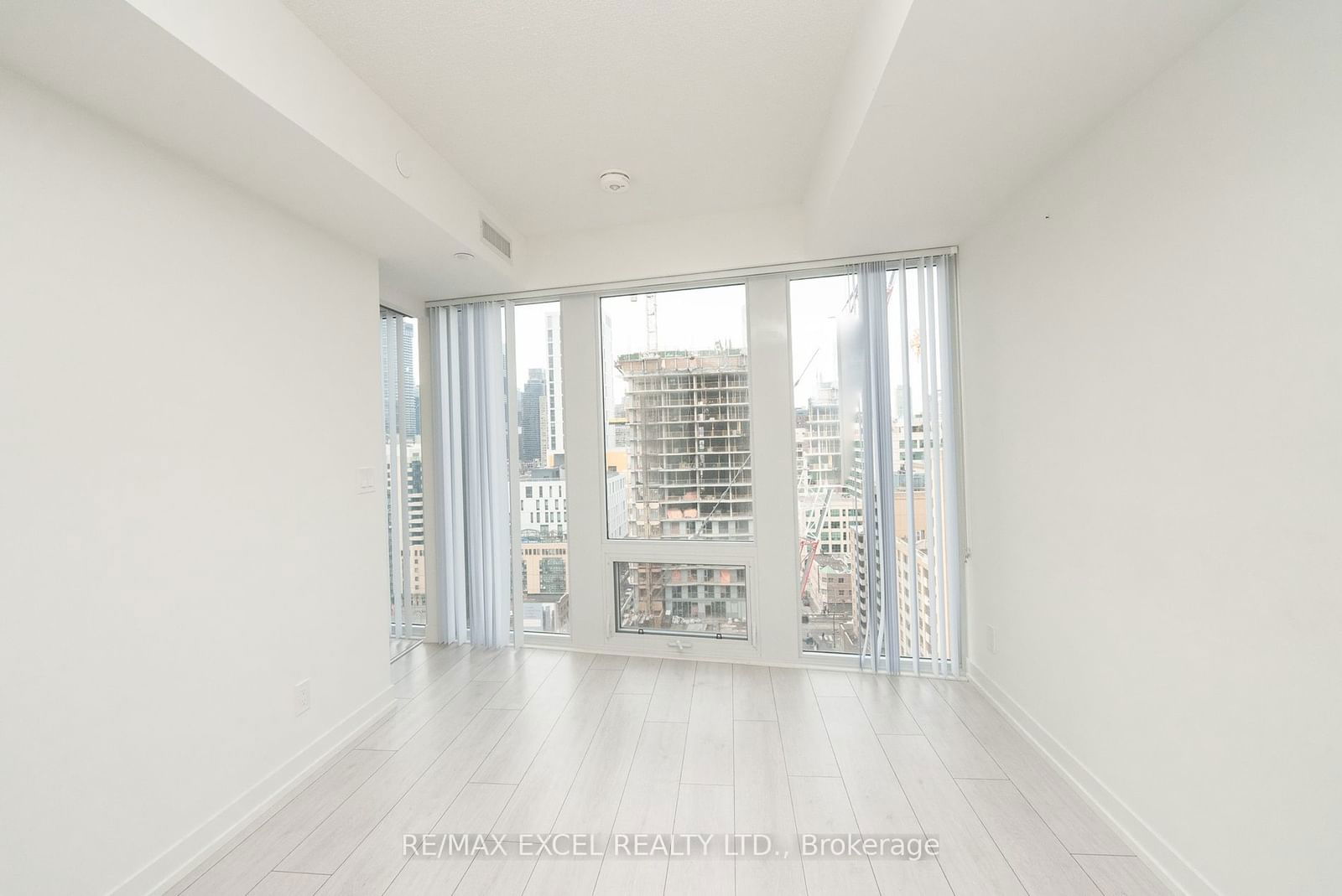 60 Shuter St, unit 2010 for rent