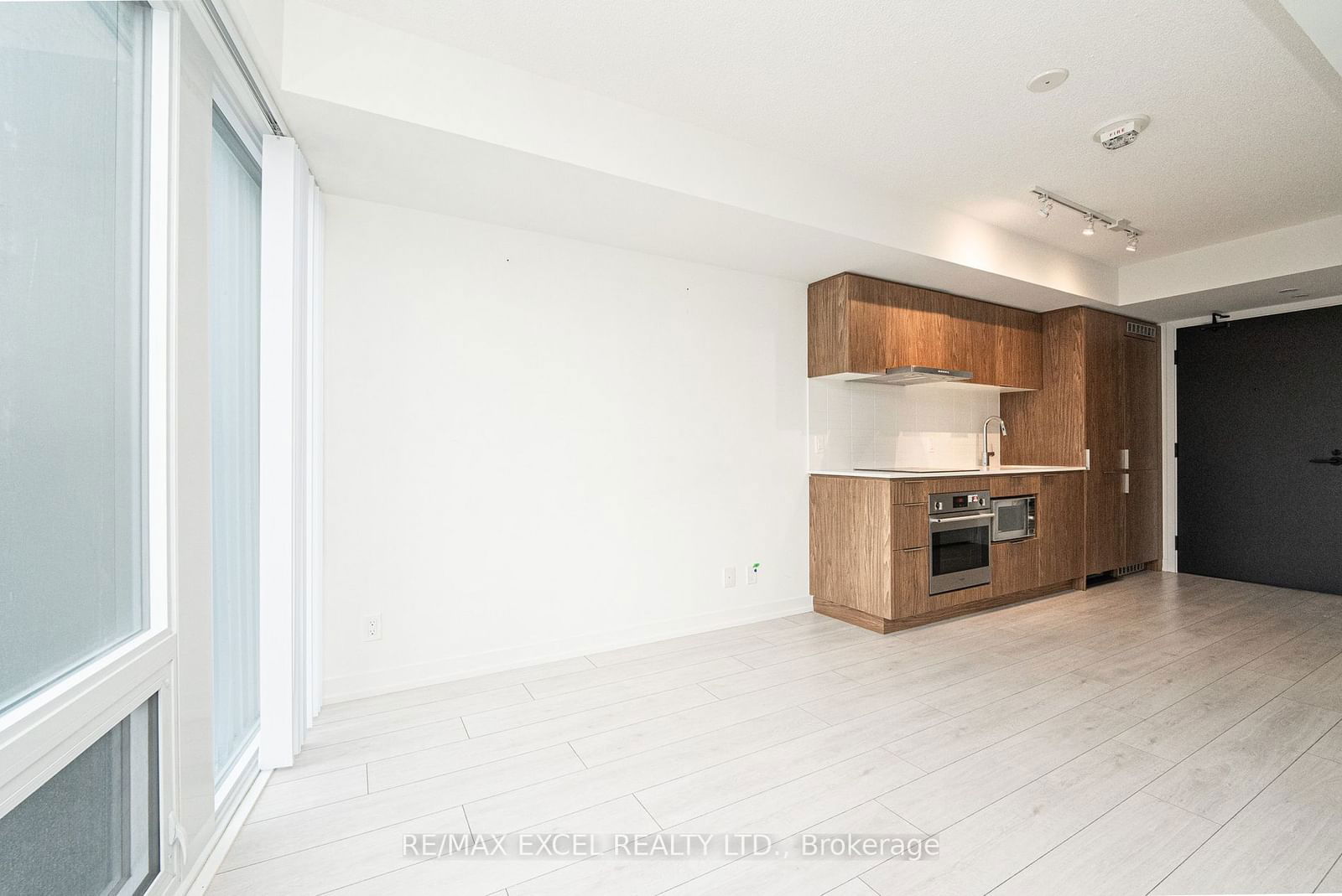 60 Shuter St, unit 2010 for rent