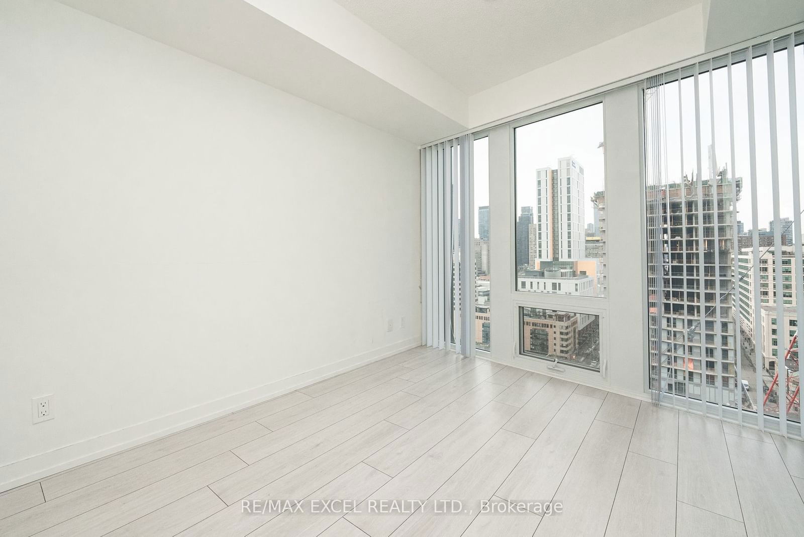 60 Shuter St, unit 2010 for rent